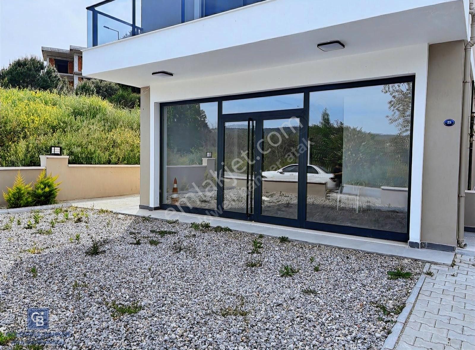 Urla Bin Konutlar Girişinde Cadde Üstünde Kiralık Dükkan