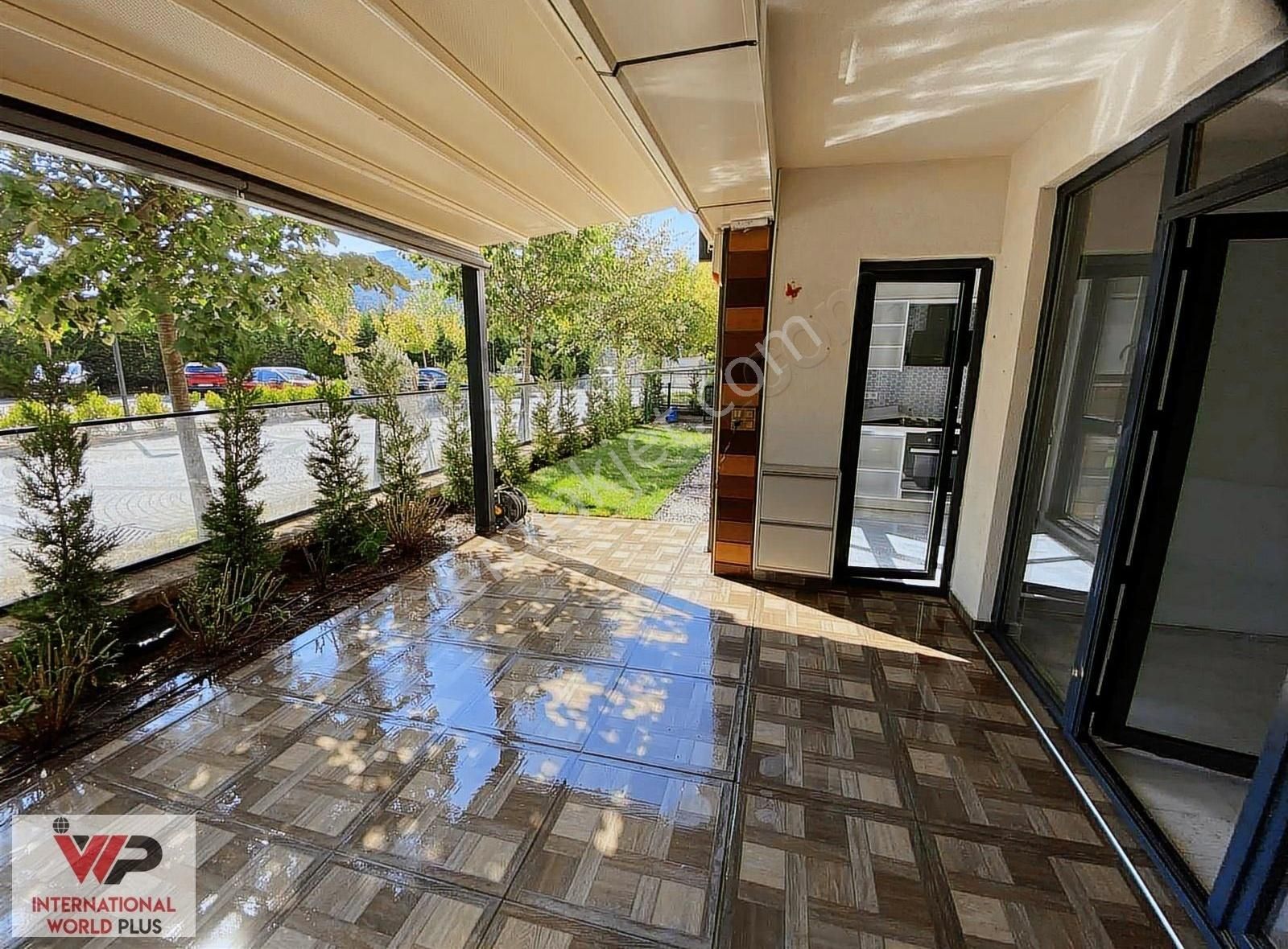 360 Kurtköy Sitesinde Özel Yapım Bahçekatı Kiralık 3.5+1 İ