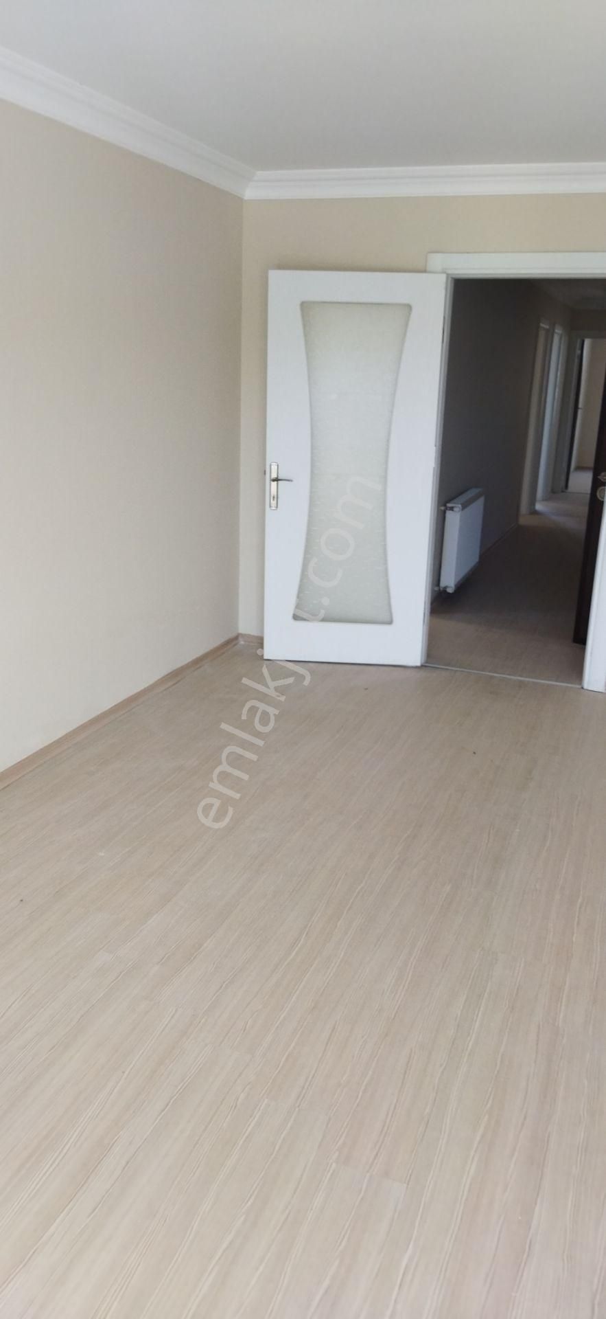 Mustafakemalpaşa Da Site İçinde Manzaralı 1. Kat 150m2 Net 3+1 17 Yaşında Daire - Görsel 14