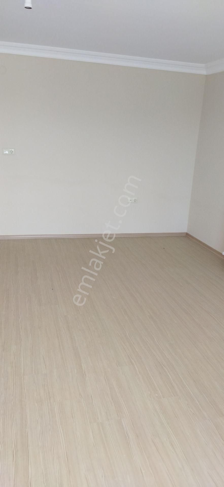 Mustafakemalpaşa Da Site İçinde Manzaralı 1. Kat 150m2 Net 3+1 17 Yaşında Daire - Görsel 15