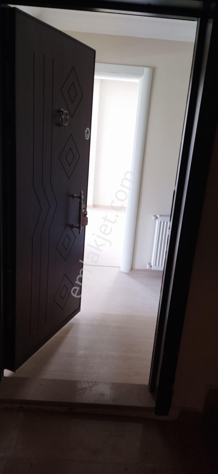 Mustafakemalpaşa Da Site İçinde Manzaralı 1. Kat 150m2 Net 3+1 17 Yaşında Daire - Görsel 5