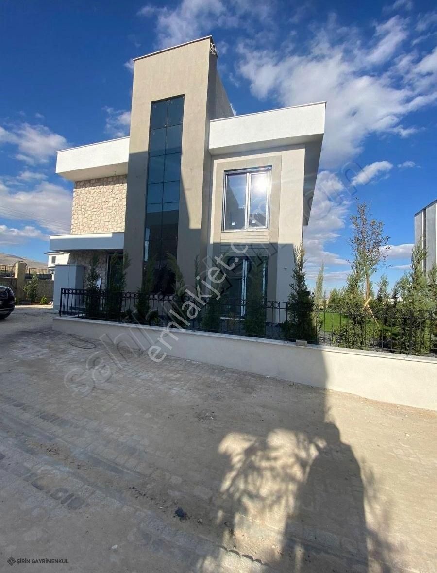 Şirin Gayrimenkulden Sille Ak Da Satılık 6+1 Villa