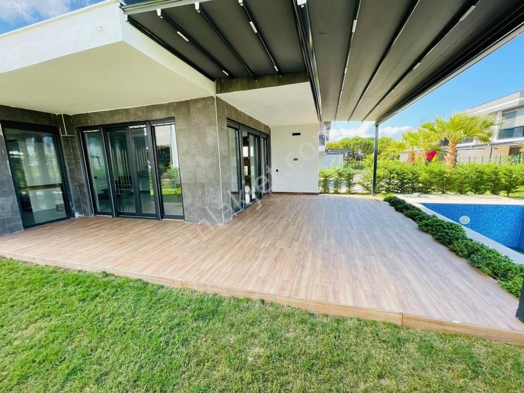 Kuşadası Davutlar’da Tek Müstakil Özel Havuzlu Satılık 3+1 Yazlık - Görsel 8