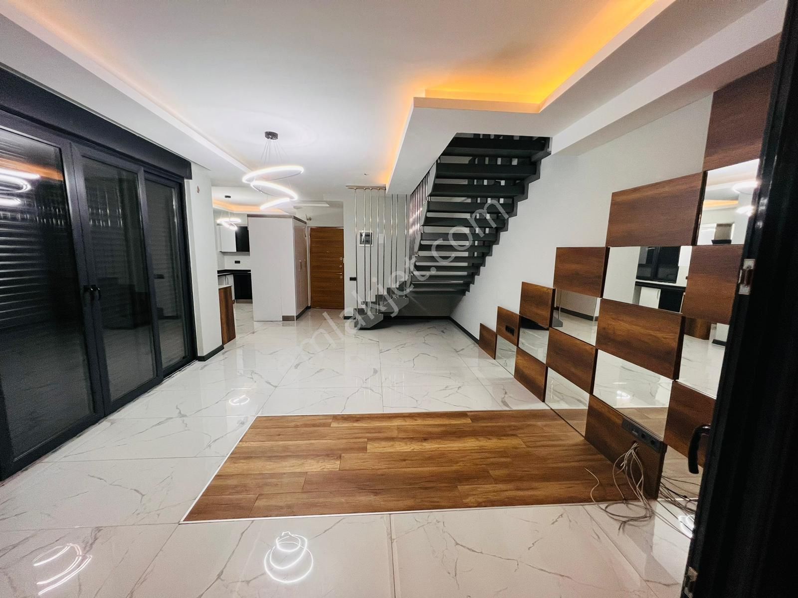 Kuşadası Davutlar’da Tek Müstakil Özel Havuzlu Satılık 3+1 Yazlık - Görsel 12