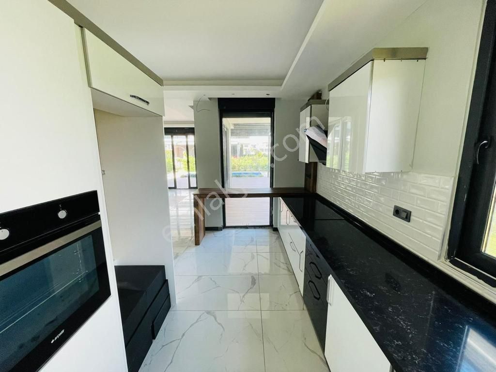 Kuşadası Davutlar’da Tek Müstakil Özel Havuzlu Satılık 3+1 Yazlık - Görsel 17