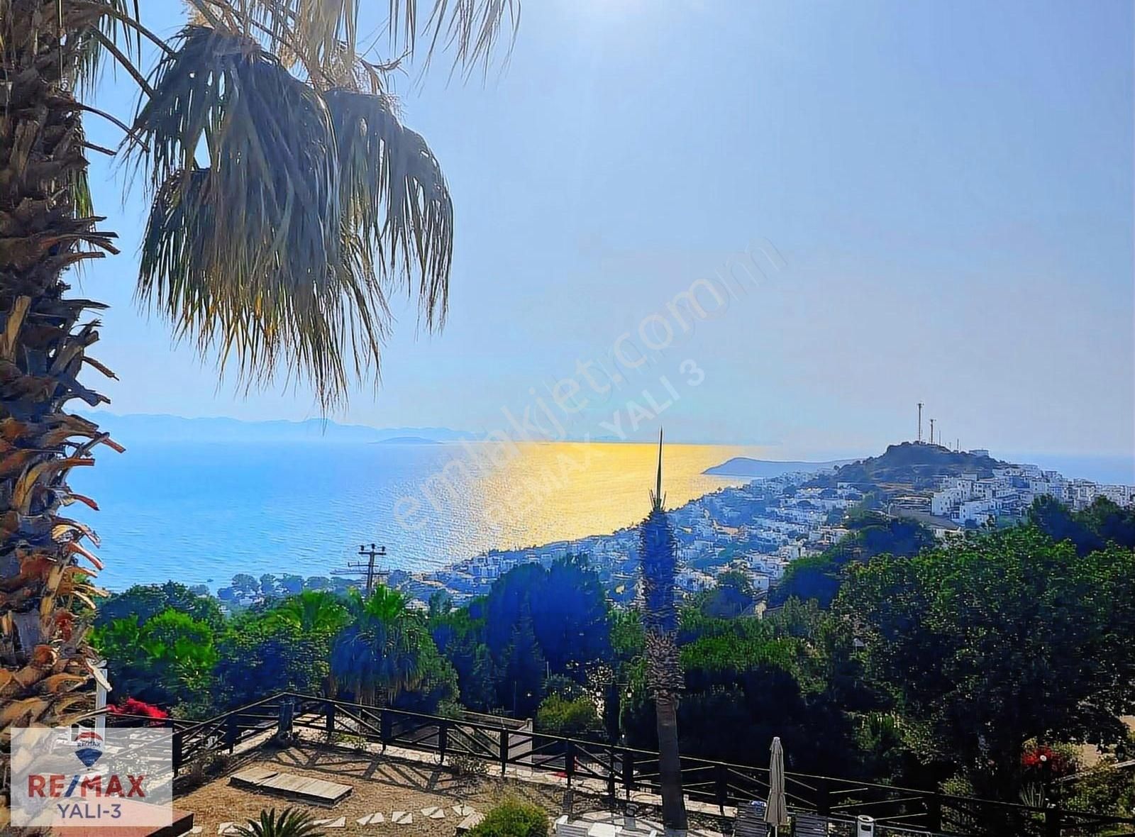 Bodrum Koyunbaba'da Deniz Manzaralı,ortak Havuzlu Lüks Villa