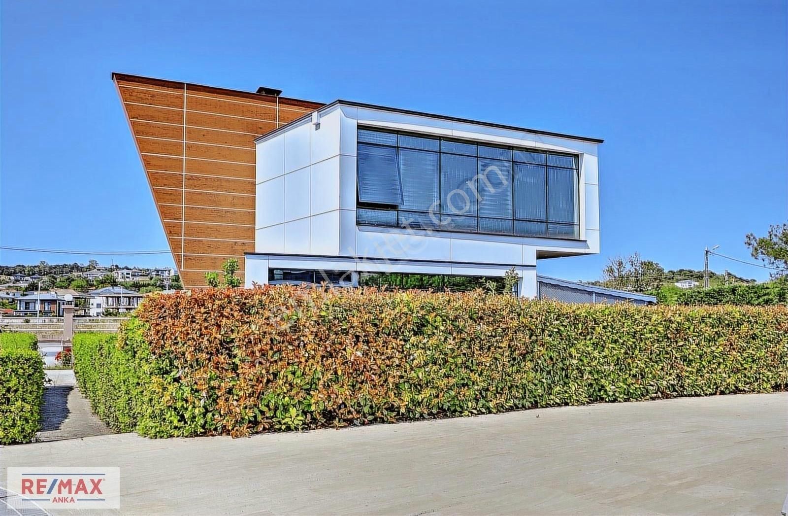 Violet Park Villaları Satılık Köşe Büyük Bahçeli Villa
