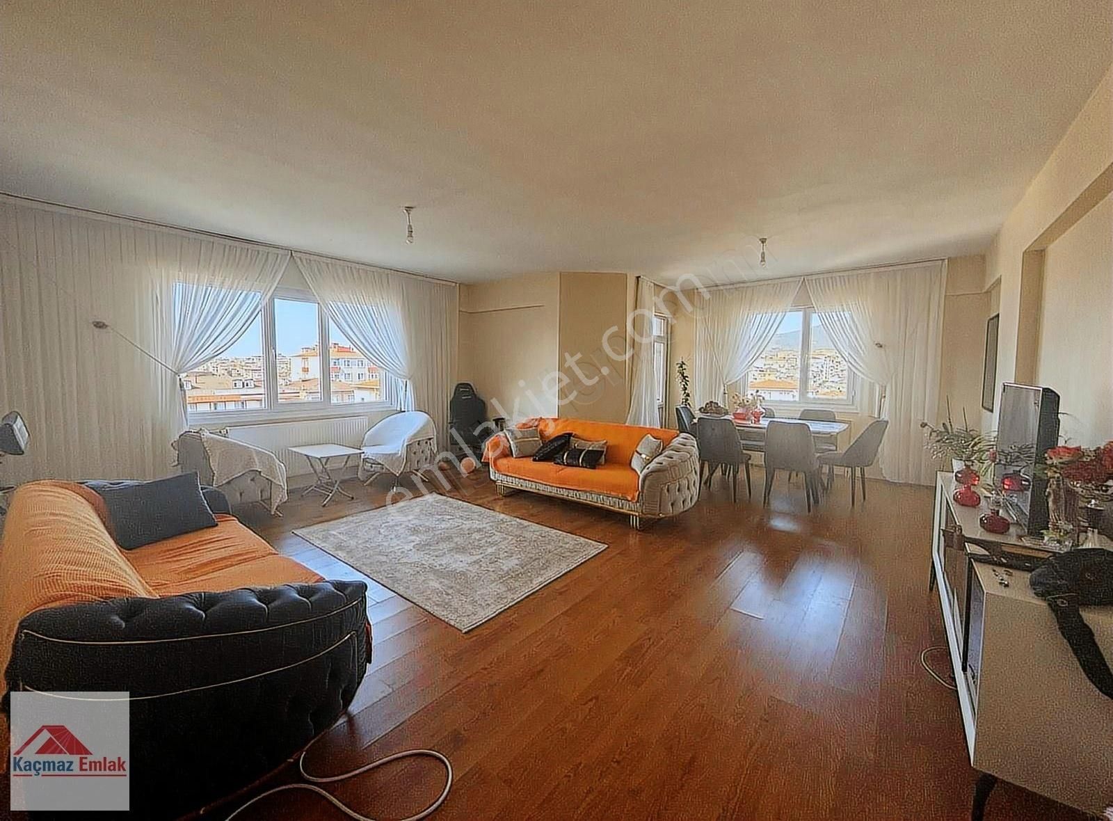 Maltepe Fındıklı'da Satılık Çok Çok Geniş 3+1 Daire