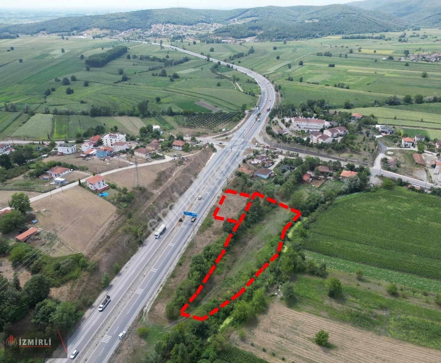 Söğütlü De Karasu-adapazarı Yoluna Cephe Ticari İmarlı Arsa