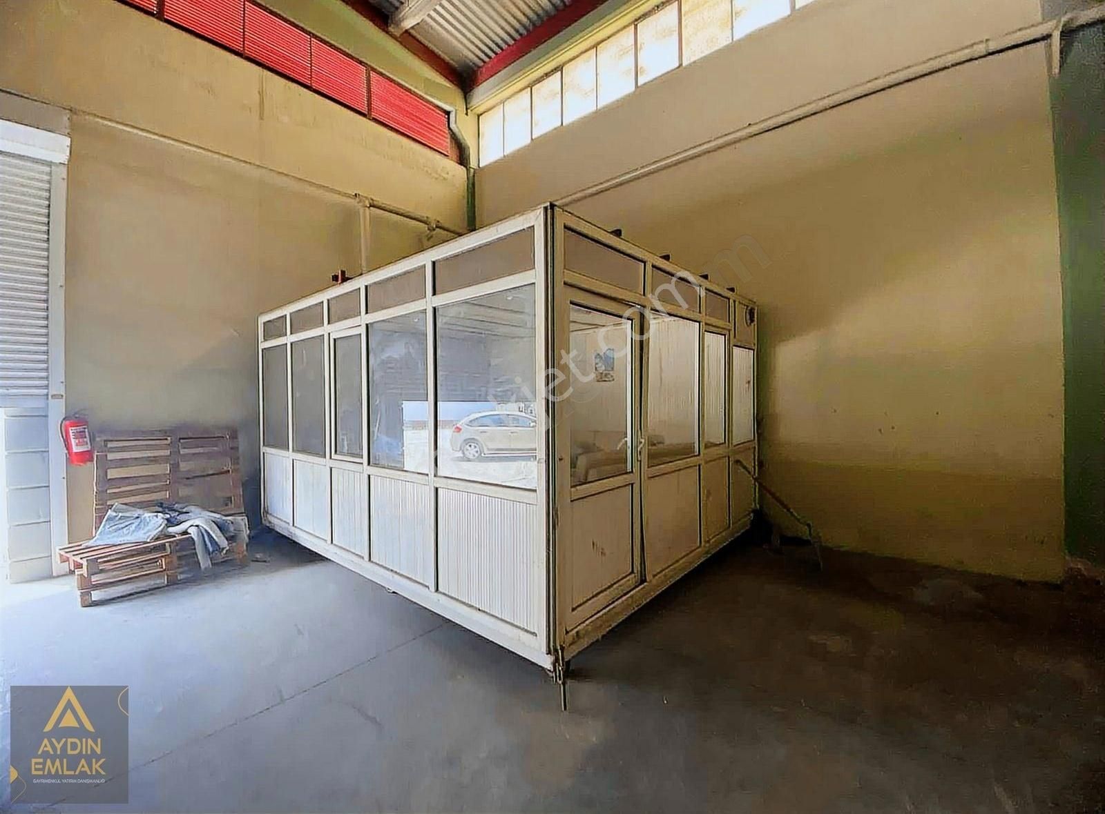 Aydın'dan D-400 Yolu Üzeri Site İçinde 910m2 Kiralık Depo****