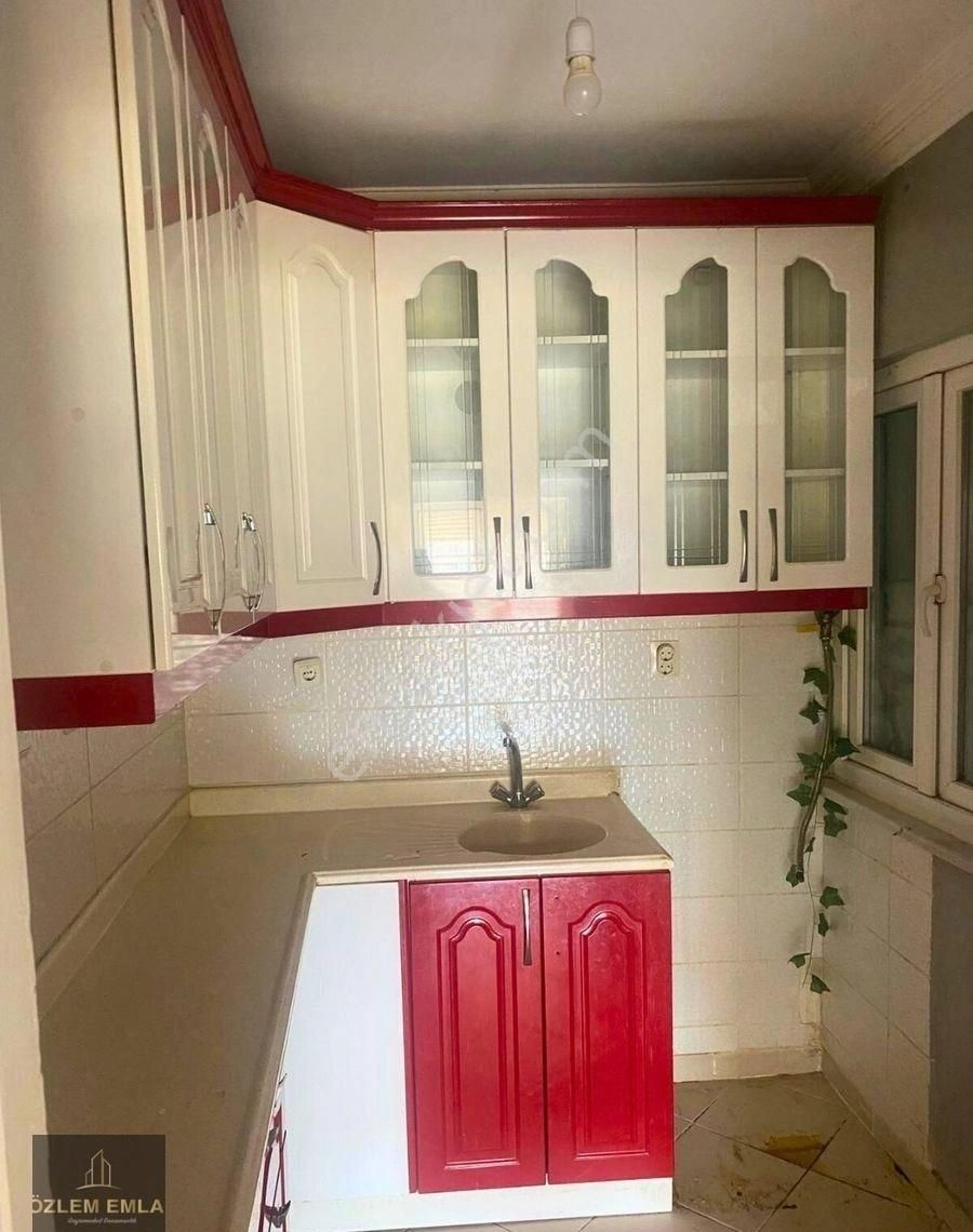 Bandırma Özlem Gayrimenkulden İhsaniye Mahallesinde 2+1 Arakat Daire