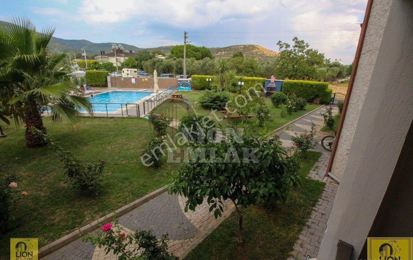 Erdek Sahil Mahallesi'nde Havuzlu Site İçinde Yeni Tasarım 2+1 Satılık Daire