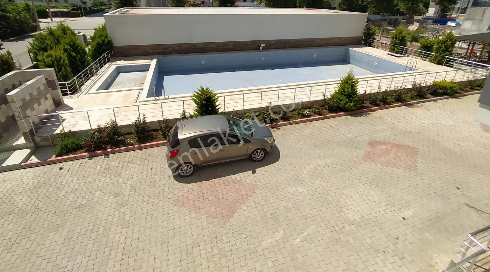 Arpaç'ta Denize 200 Mt. Mesafe'de Havuzlu 2+1 Eşyalı , Teraslı