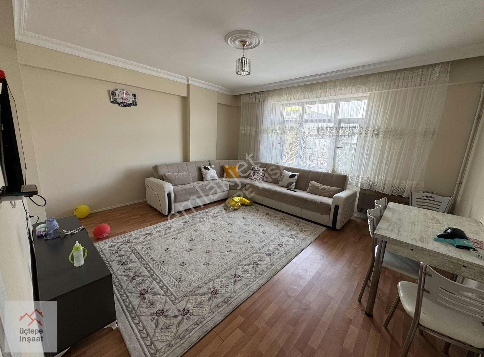 3+1 Arakat 130 M² Cadde Üzeri-iskanlı-köşebaşı-çift Balkonlu