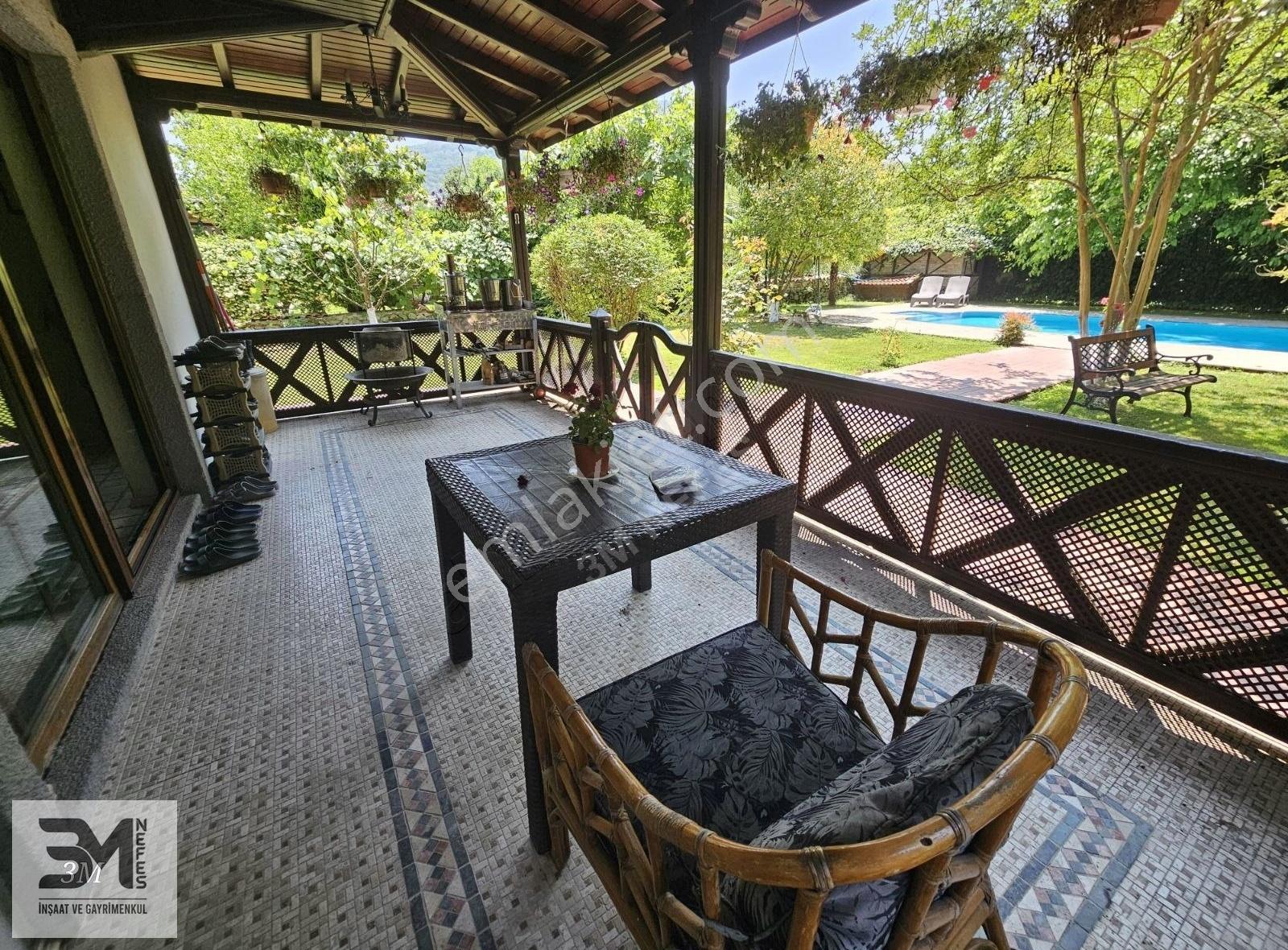 Sapanca Yanık 1583 M2 İçinde 2,5 Katlı Havuzlu Villa Ve Arsası - Görsel 13