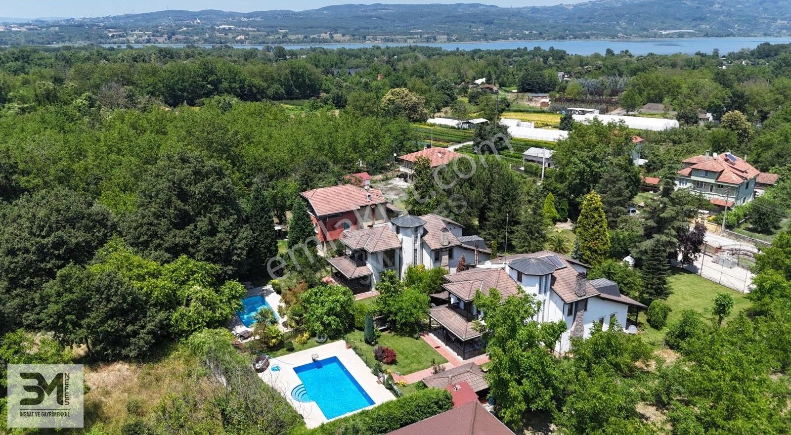 Sapanca Yanık 1583 M2 İçinde 2,5 Katlı Havuzlu Villa Ve Arsası - Görsel 27