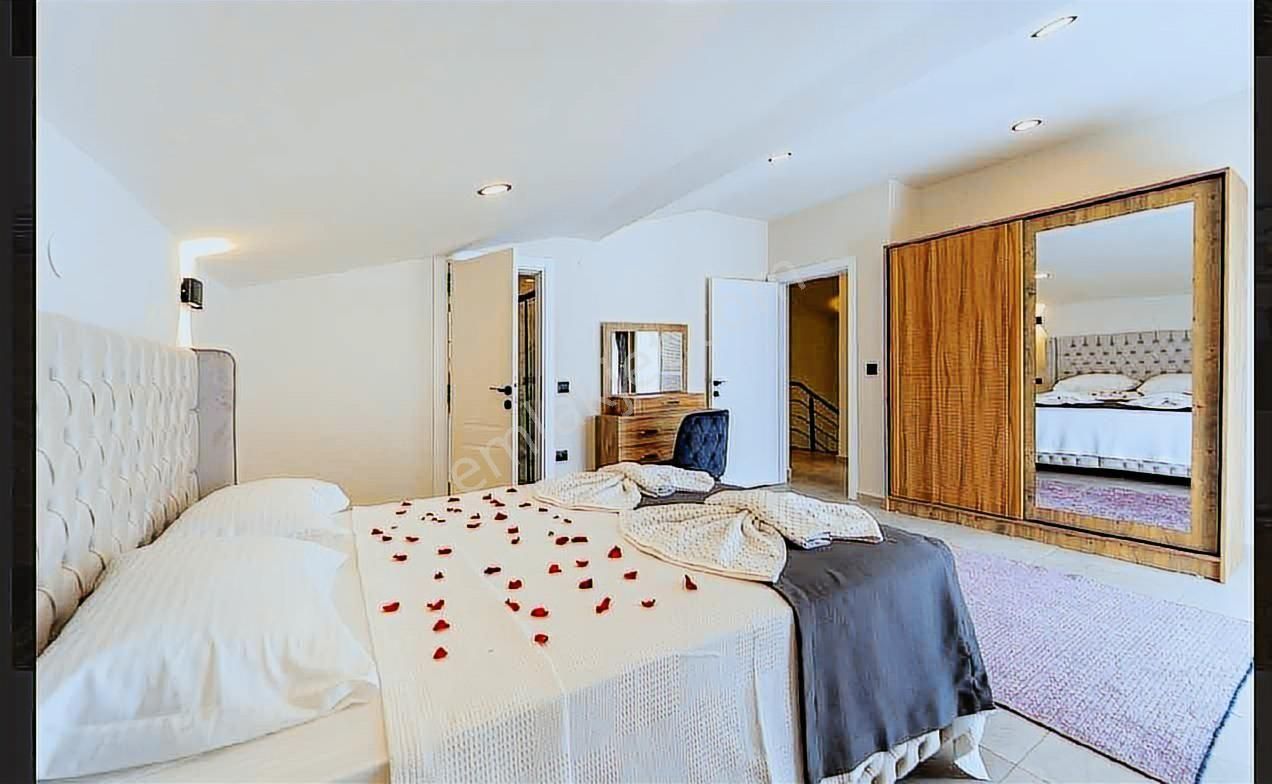 Yeşilüzümlü'de 300 M2 Arsa Payı 4+1 Müstakil Villa Satılık - Görsel 17