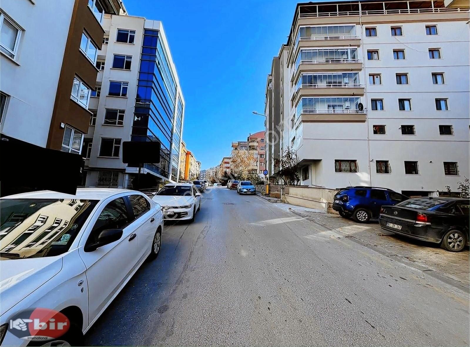 Ceyhunatufkansu Caddesi Satılık Dükkan