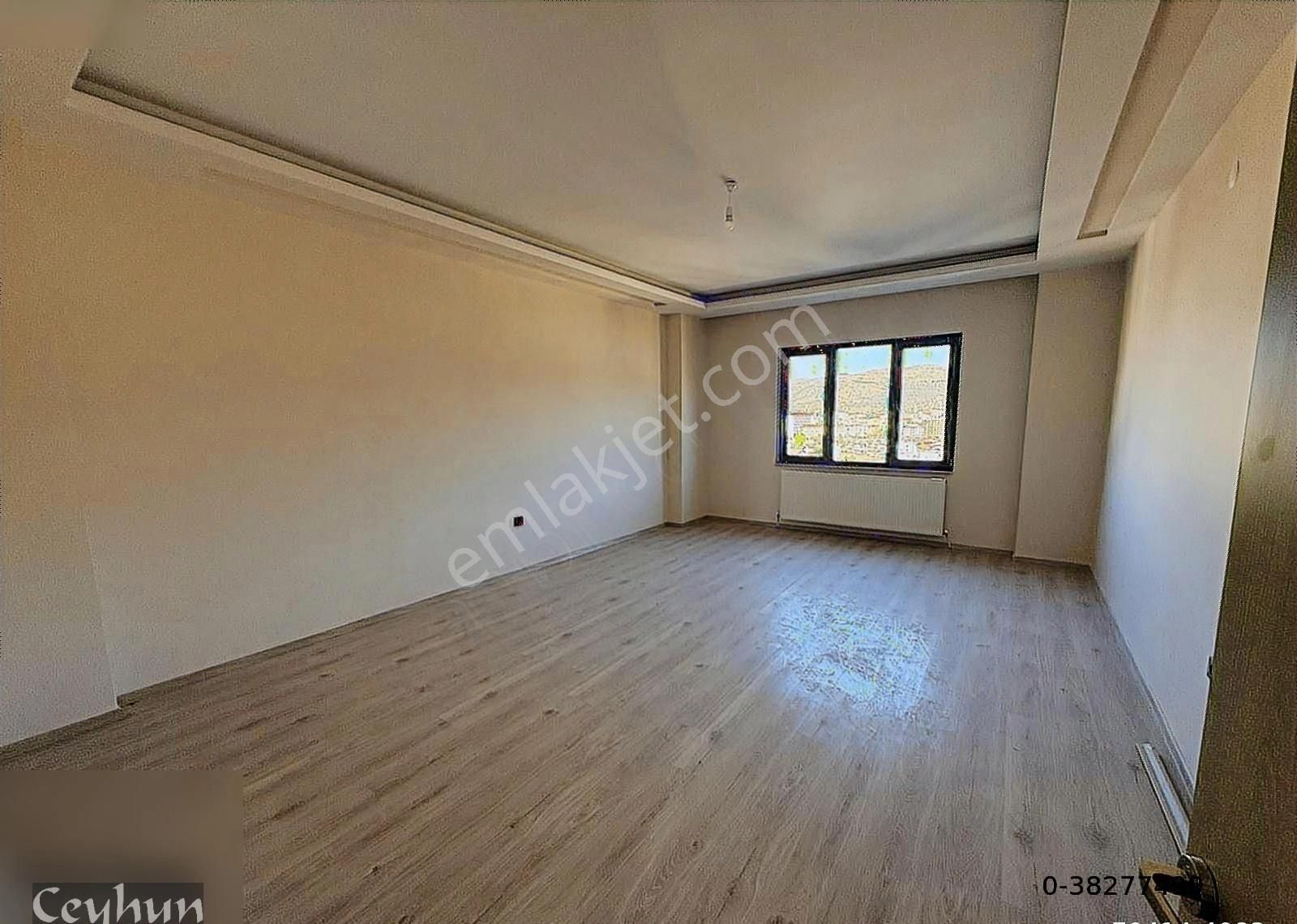 Vasfi Diren Bulvarında Köşebaşı Site İçinde 5+1 Satılık Dublex