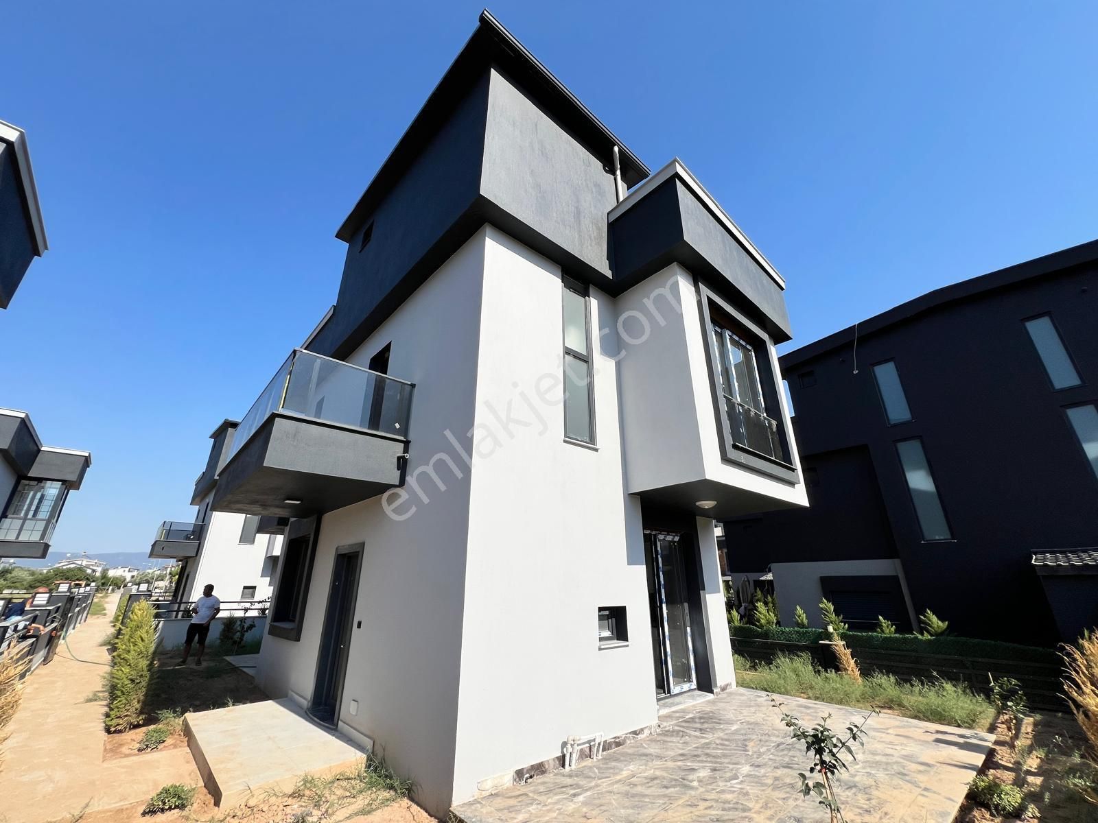 Yetişen Alır!!! Seferihisar Cumhuriyet Mah Tek Müstakil Villa - Görsel 2