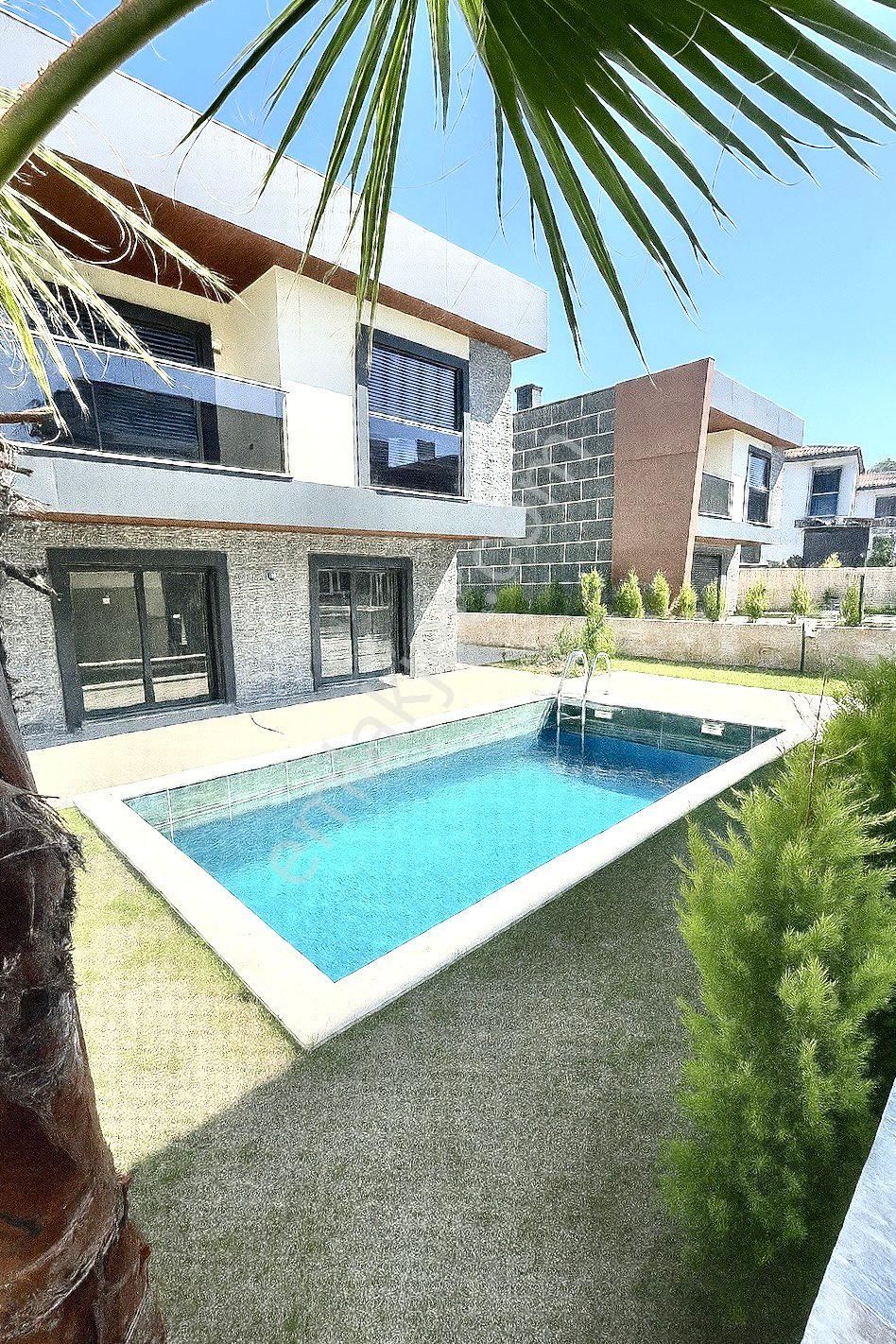 Karaova’da 4+1 Tek Müstakil Özel Havuzlu Villa