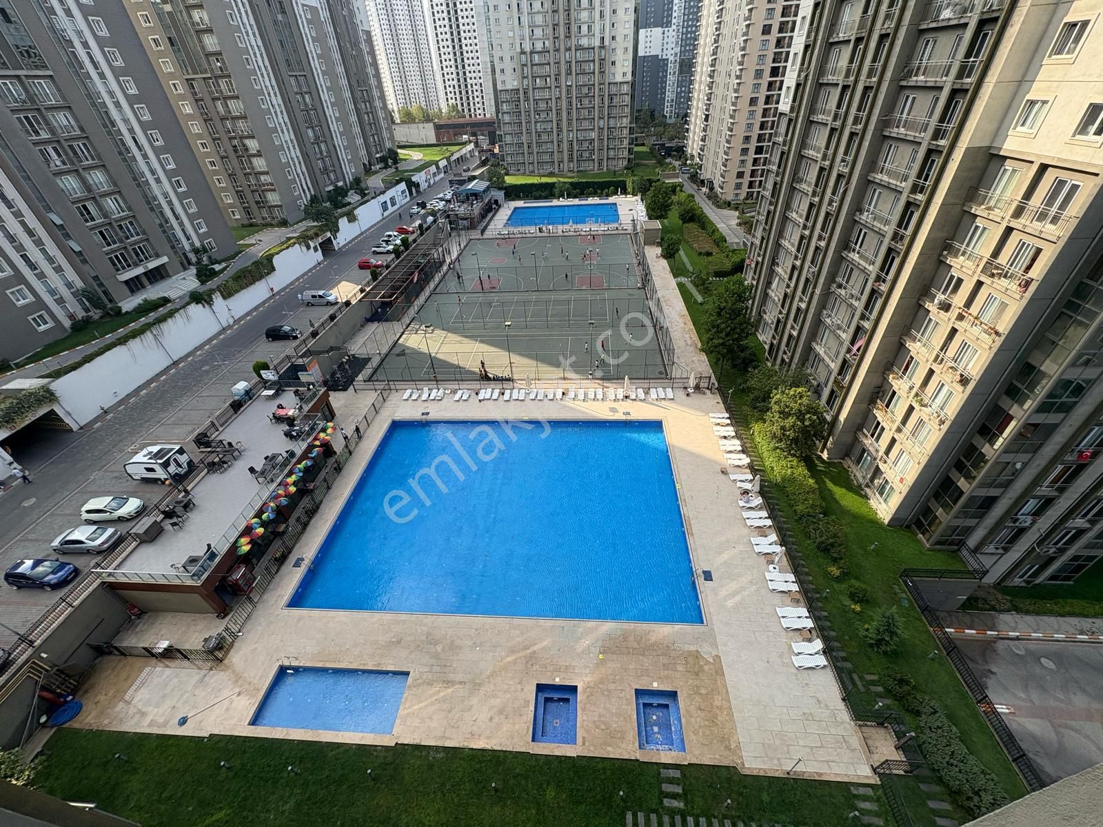 İnnovia 2' De Havuz Manzaralı, Kısmi Eşyalı 2+1 Kiralık Daire