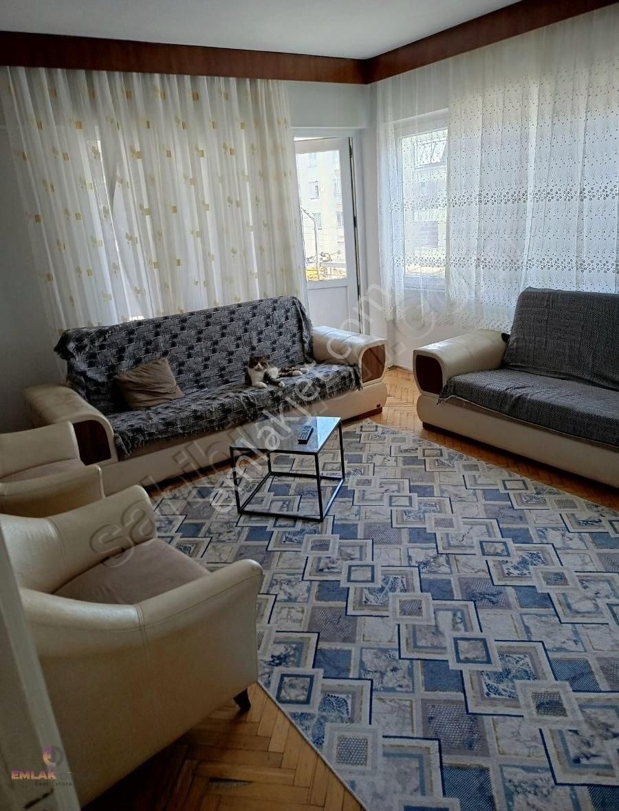 Cadde Üzeri Satılık Daire