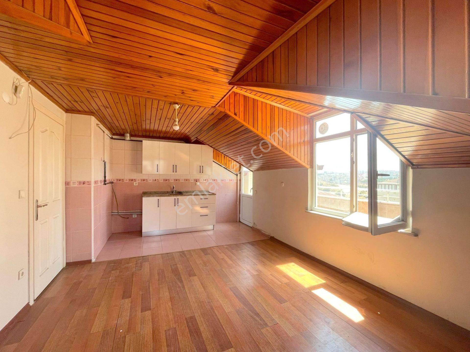 Mertcan'dan Kavakpınar Çiğdem Cad.2dk Mesafeli 2+1 Teraslı Daire