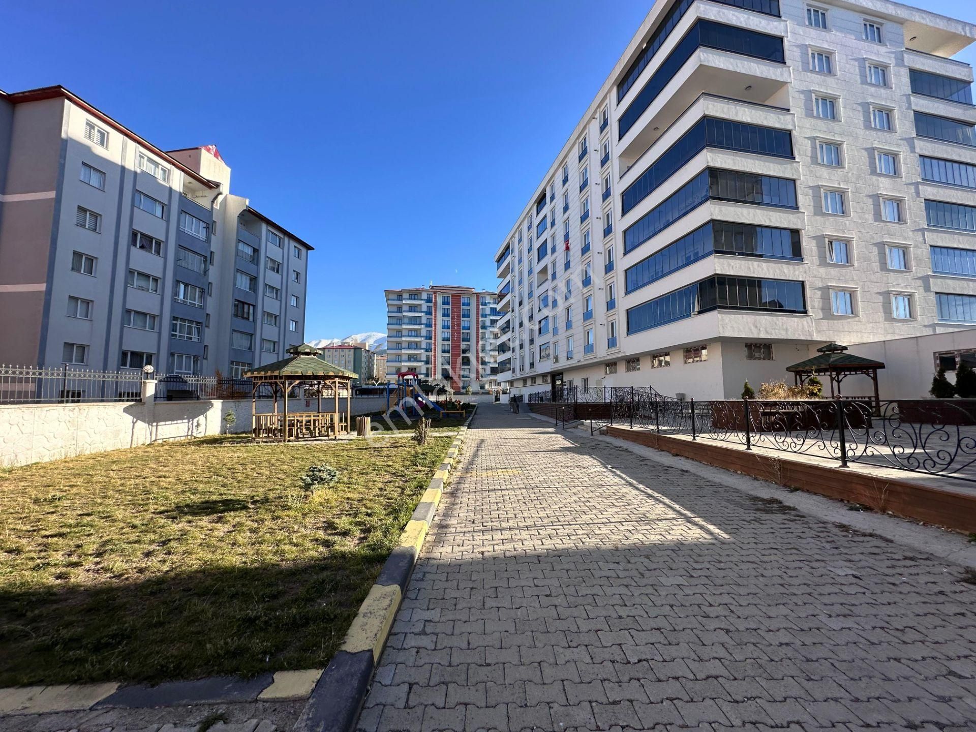 Yıldızkent'te Satılık Lüks 4+1 Fırsat Daire
