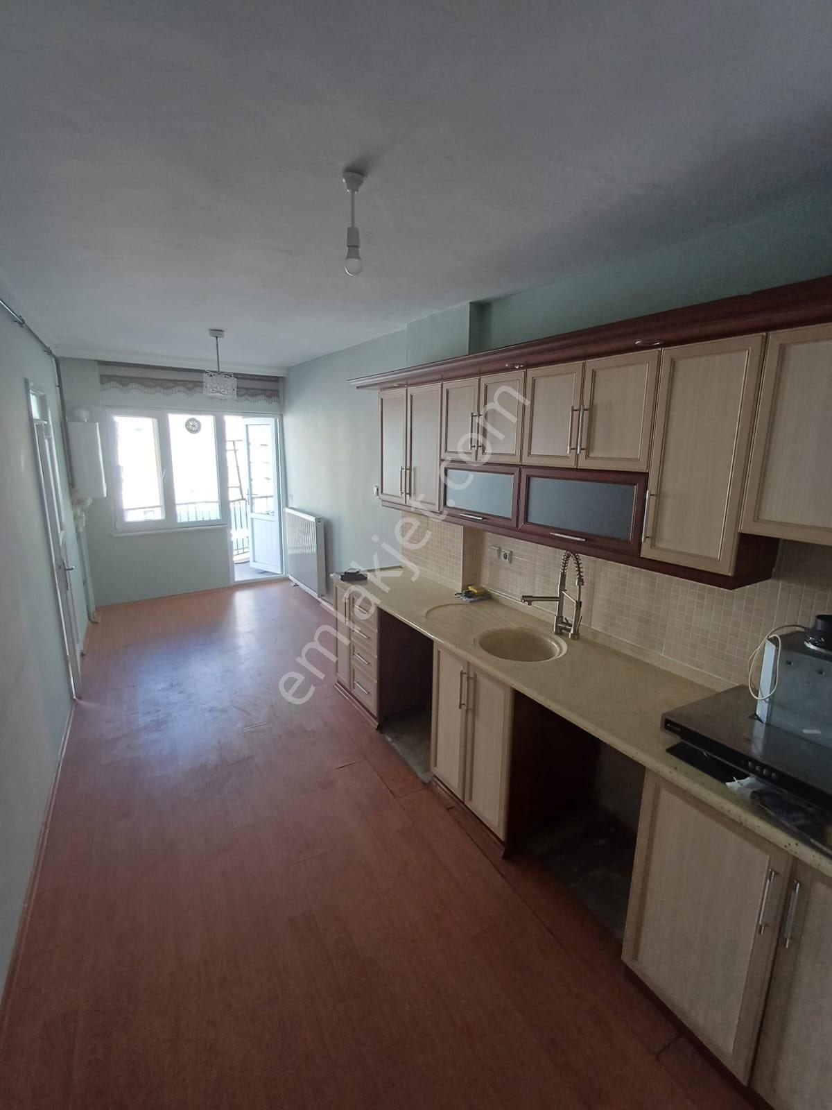 Bulvarda Cadde Uzerinde Kiralık Daire