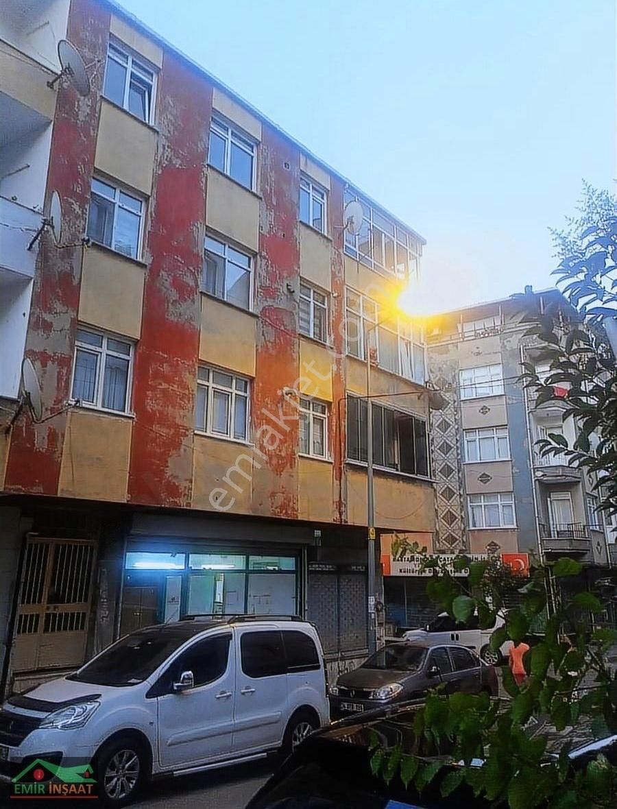 Emir İnşaattan Satılık 2 Kat Daire Köşe Başı 2+1 Metroya Yakın K