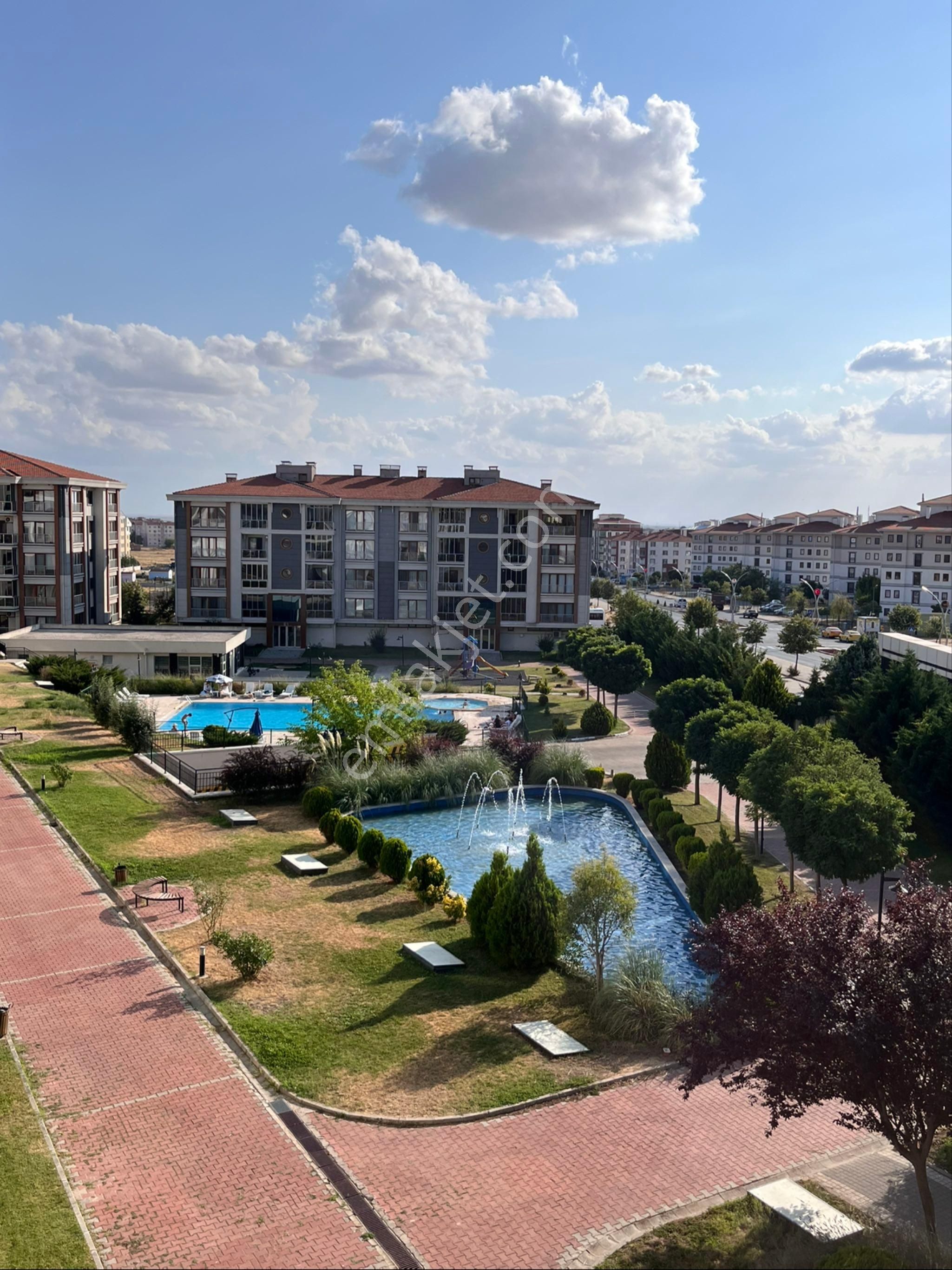 Newcıty Emlaktan Konakkale Sitesinde Havuz Manzaralı Kiralık 2+1 Daire