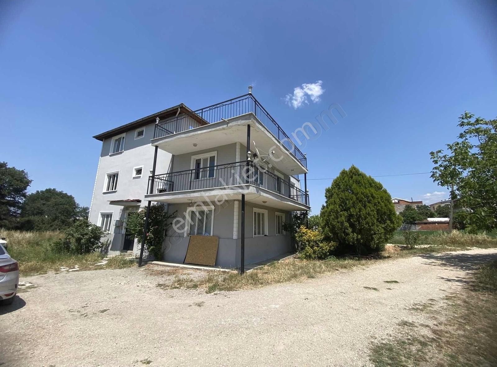 Nilüfer Çalı Gümüşlük Mevkii 3+1 Ara Kat
