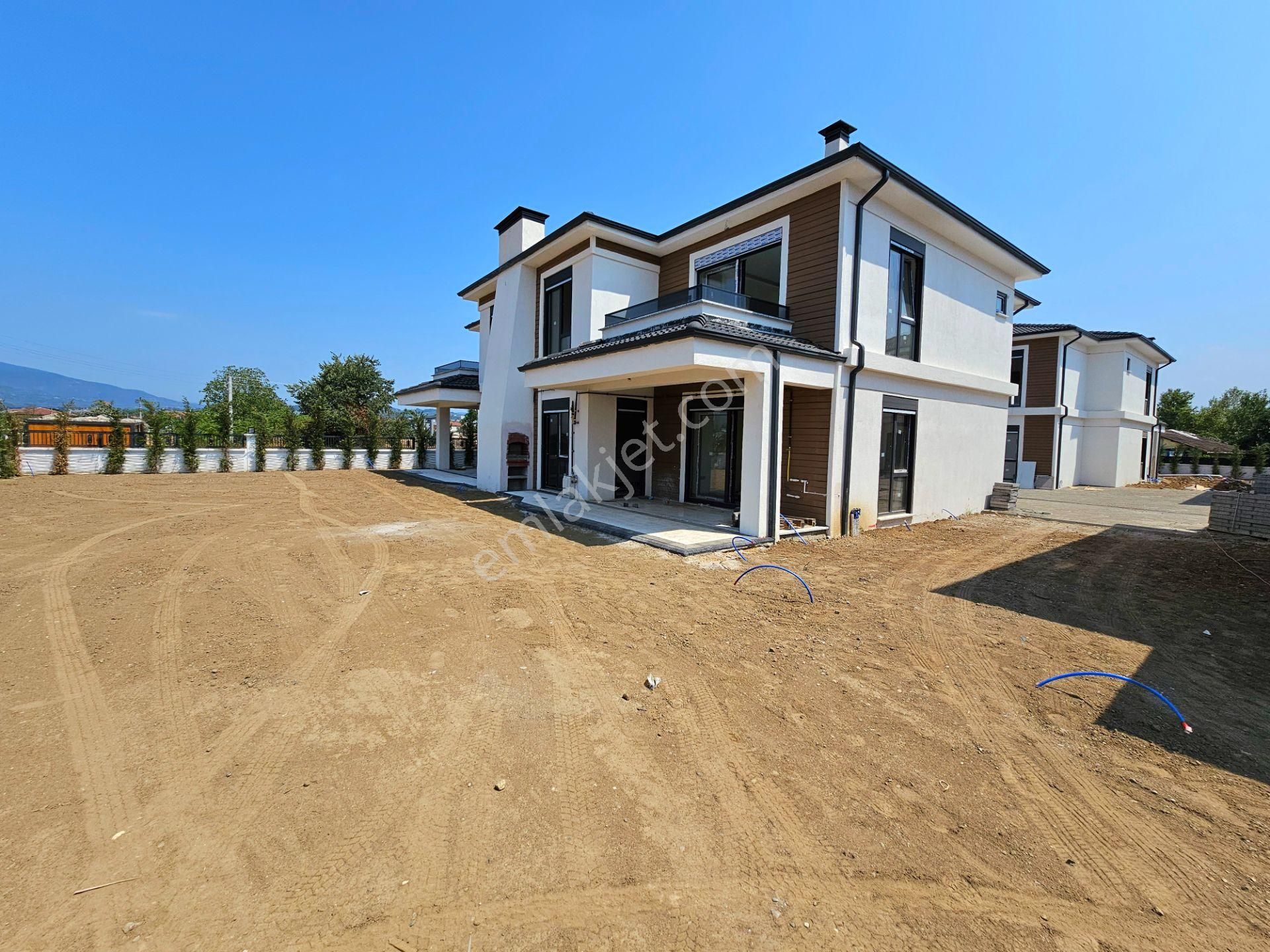 Hak Emlak'tan Arapçiftliği Mah.de Ultra Lüks Satılık 4+1 Villa