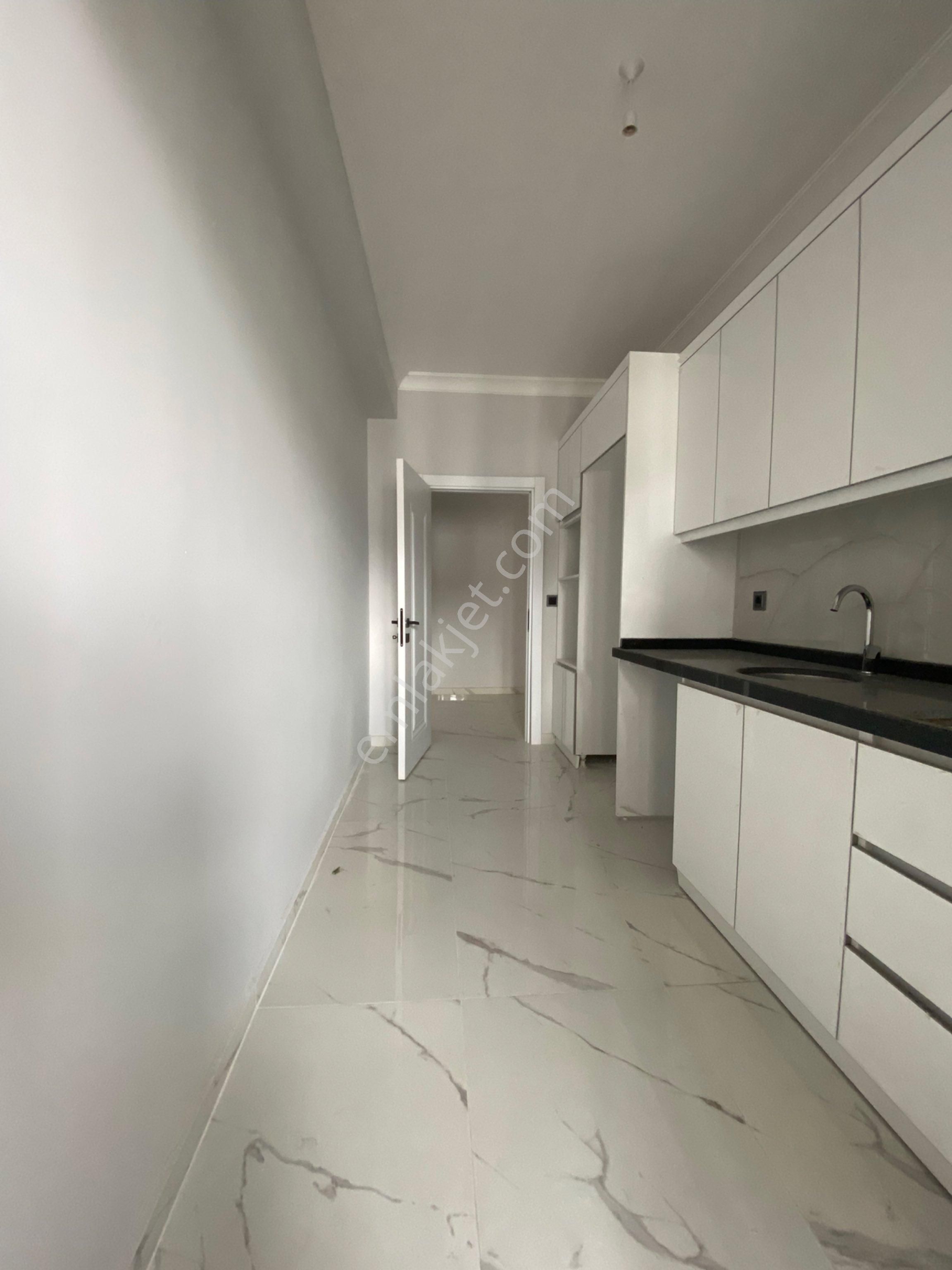 Çekmeköy Alemdağ Mahallesinde Satılık İki Aileye Uygun 4+2 Çatı Dubleks Daire - Görsel 27