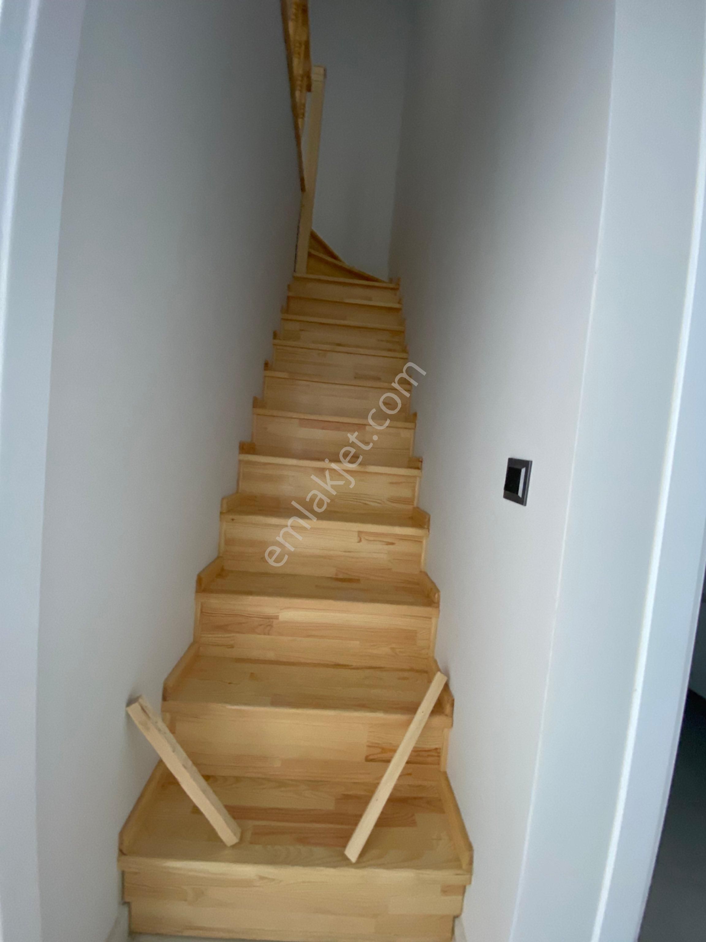 Çekmeköy Alemdağ Mahallesinde Satılık İki Aileye Uygun 4+2 Çatı Dubleks Daire - Görsel 23