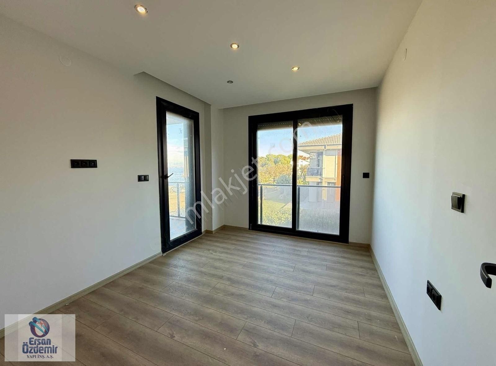 Ersan Özdemir İnşaat'tan Denize Sıfır Tek Başına 3+1 Müstakil Ev - Görsel 4
