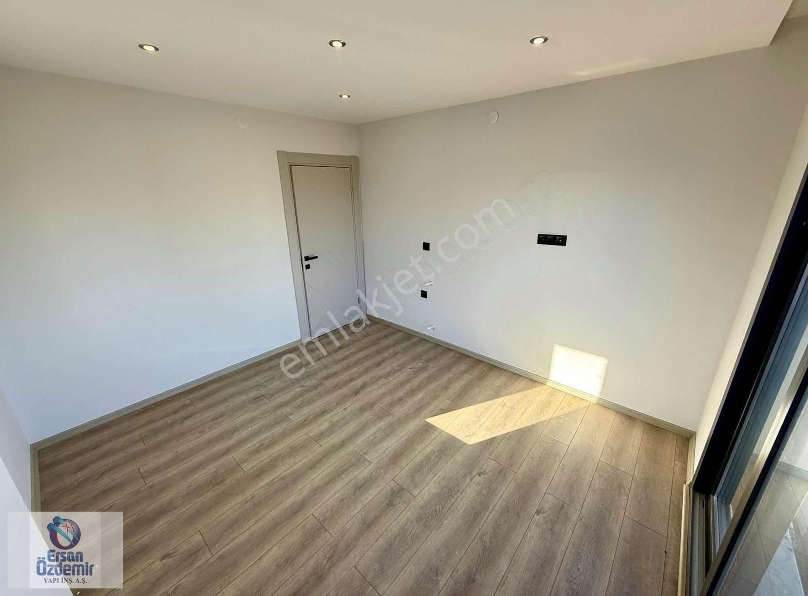 Ersan Özdemir İnşaat'tan Denize Sıfır Tek Başına 3+1 Müstakil Ev - Görsel 22