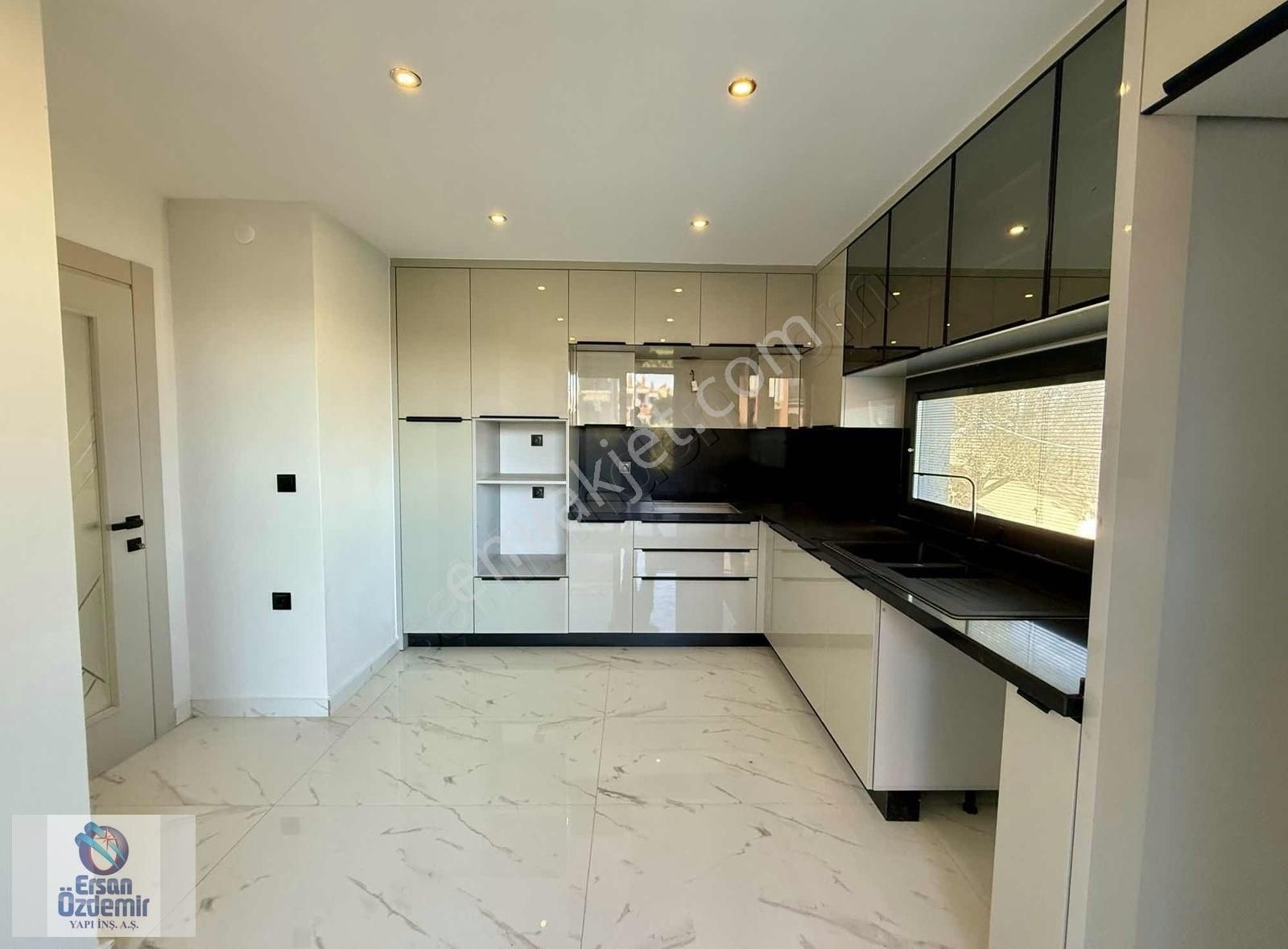 Ersan Özdemir İnşaat'tan Denize Sıfır Tek Başına 3+1 Müstakil Ev - Görsel 24