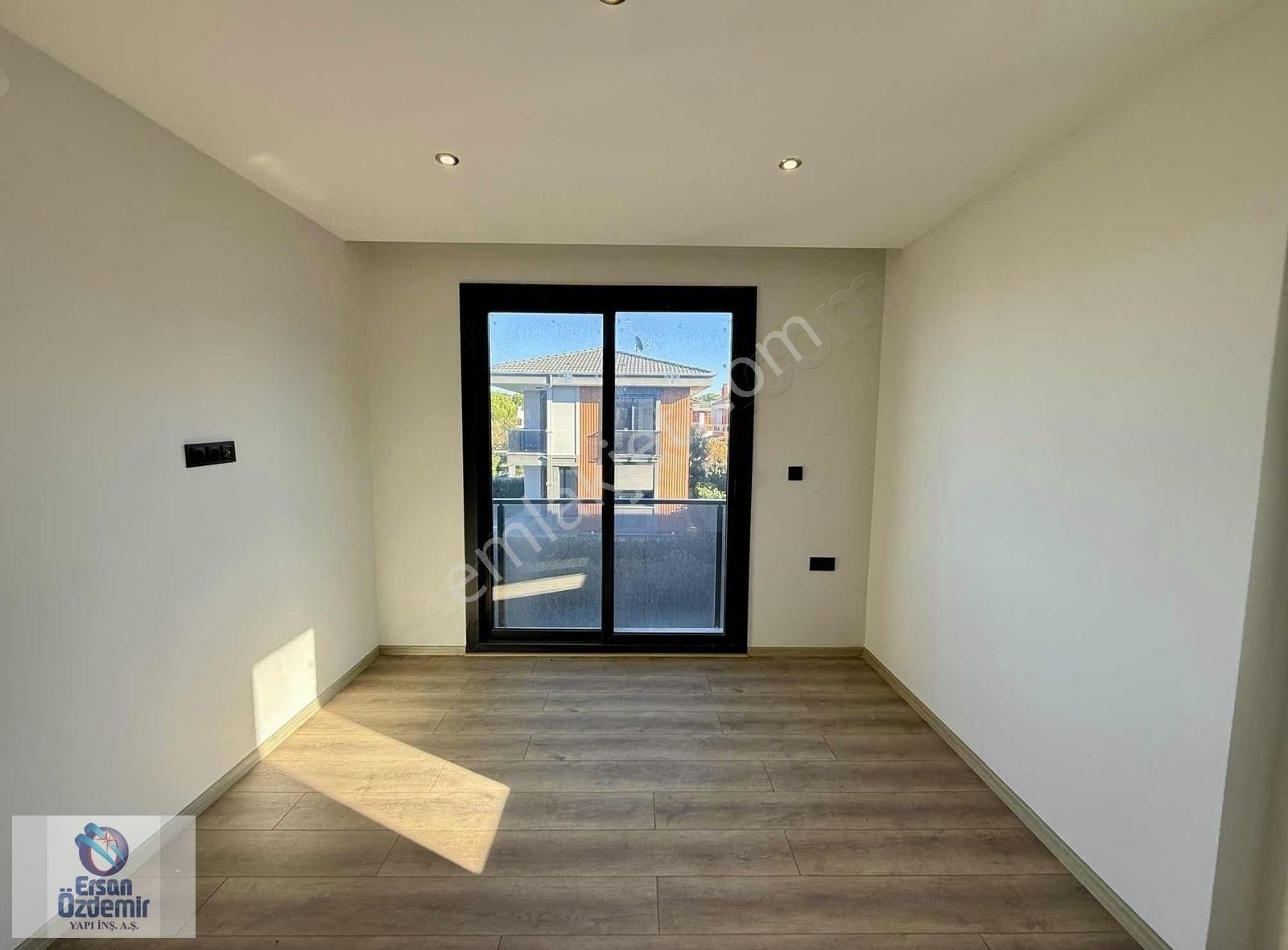 Ersan Özdemir İnşaat'tan Denize Sıfır Tek Başına 3+1 Müstakil Ev - Görsel 25