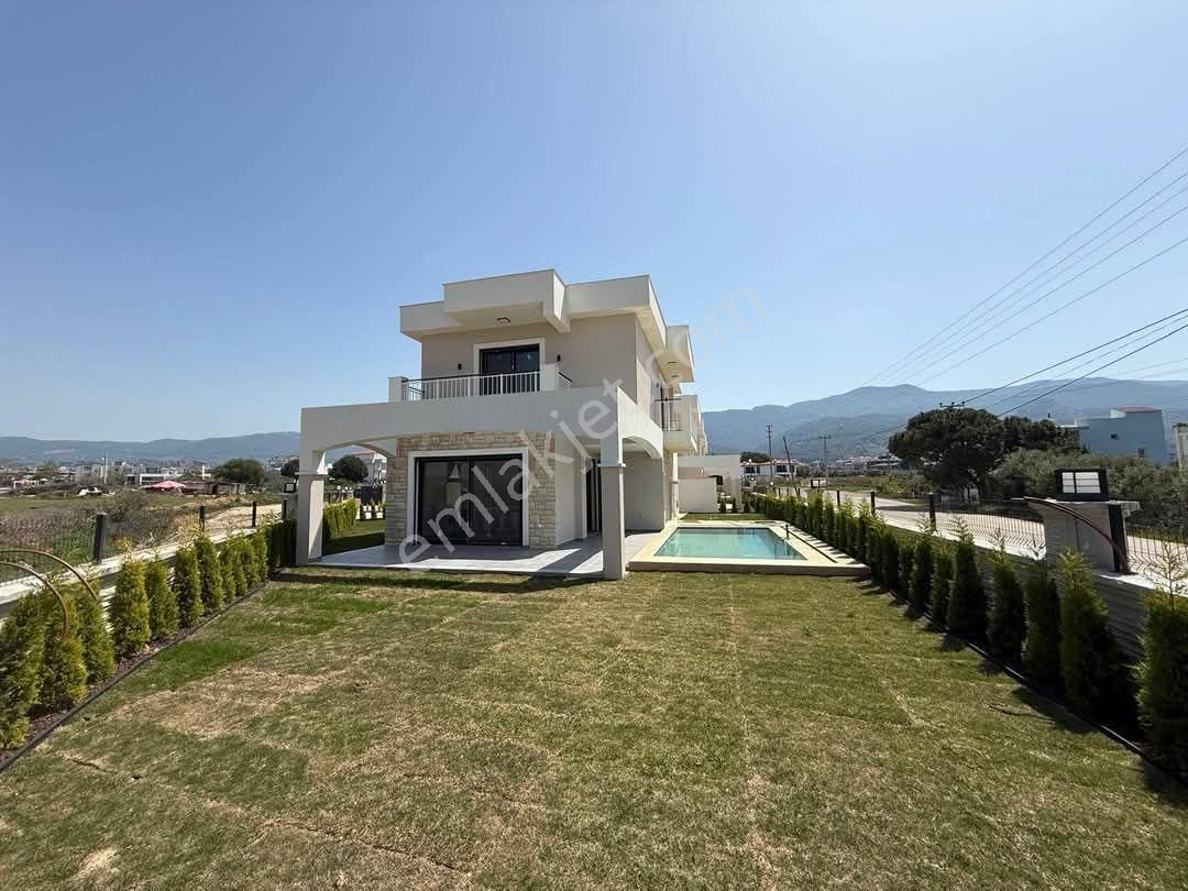 Davutlarda Tek Müstakil Özel Havuzlu Villa