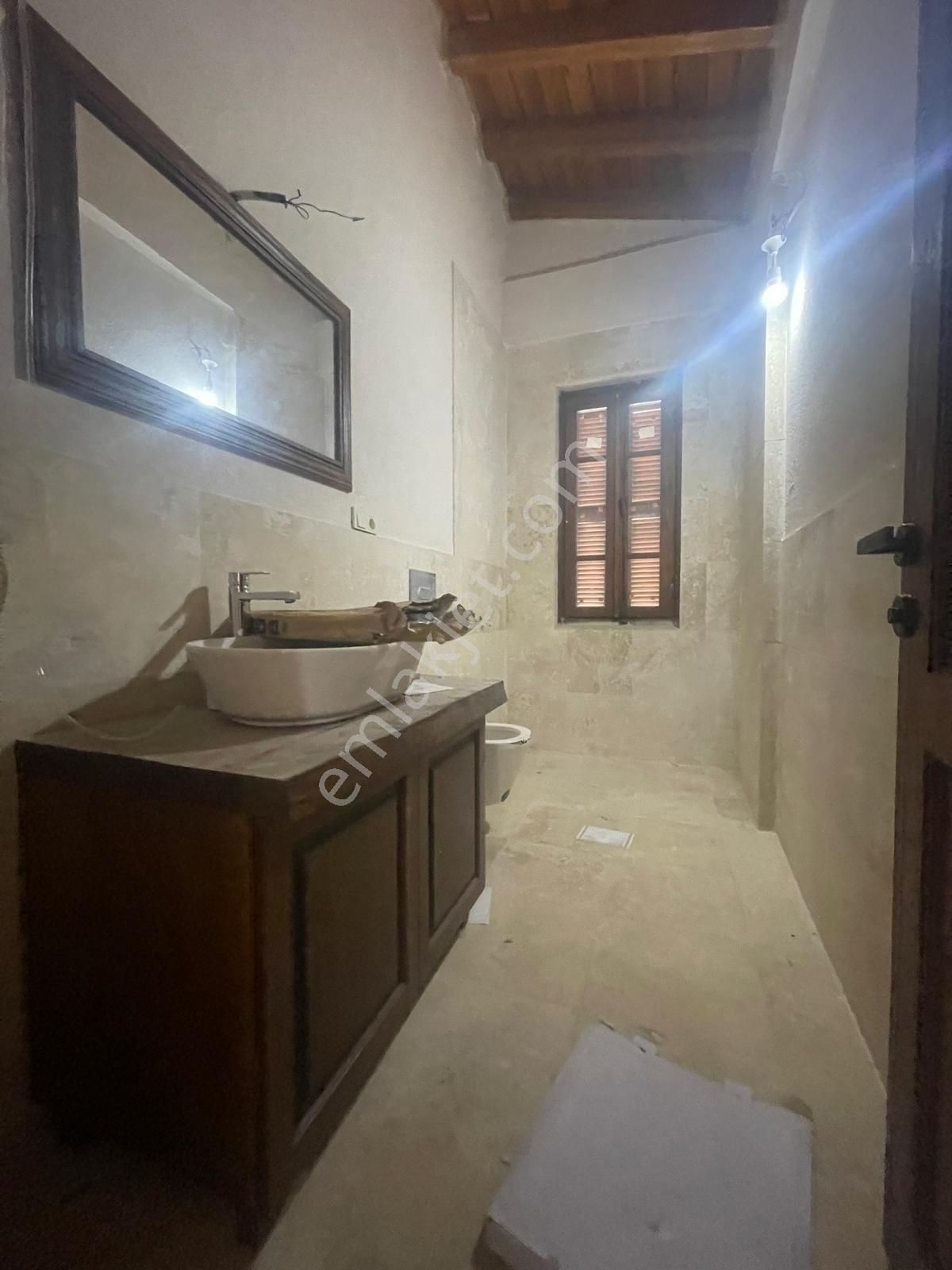 Ayvada'dan Ayvalık Merkez'de Avlulu 2 Katlı 2+1 Taş Rum Evi - Görsel 29