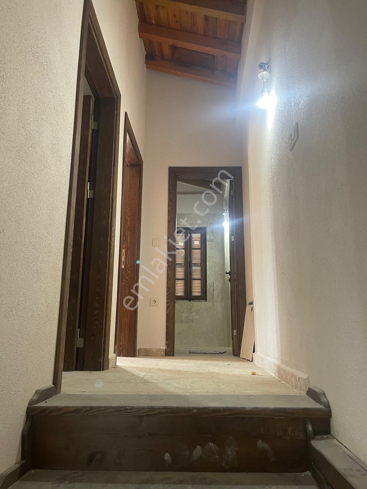 Ayvada'dan Ayvalık Merkez'de Avlulu 2 Katlı 2+1 Taş Rum Evi - Görsel 22