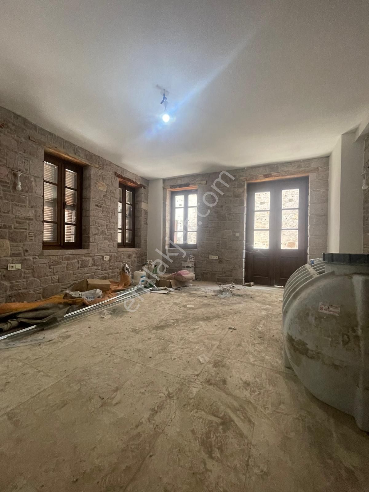 Ayvada'dan Ayvalık Merkez'de Avlulu 2 Katlı 2+1 Taş Rum Evi - Görsel 13