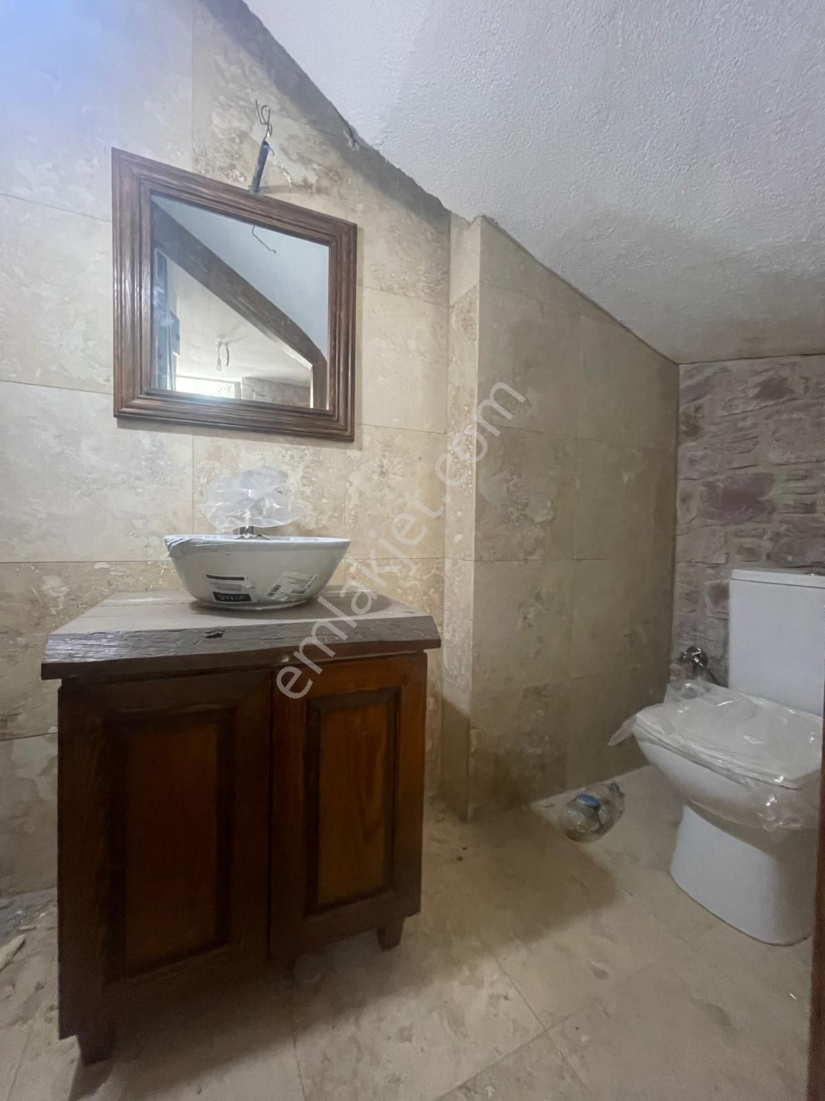 Ayvada'dan Ayvalık Merkez'de Avlulu 2 Katlı 2+1 Taş Rum Evi - Görsel 31