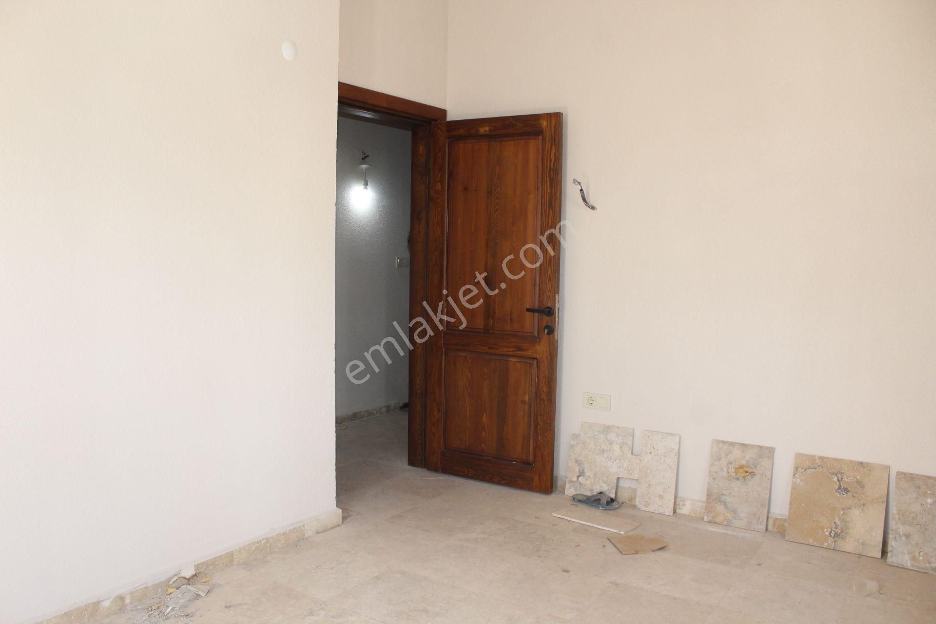 Ayvada'dan Ayvalık Merkez'de Avlulu 2 Katlı 2+1 Taş Rum Evi - Görsel 28