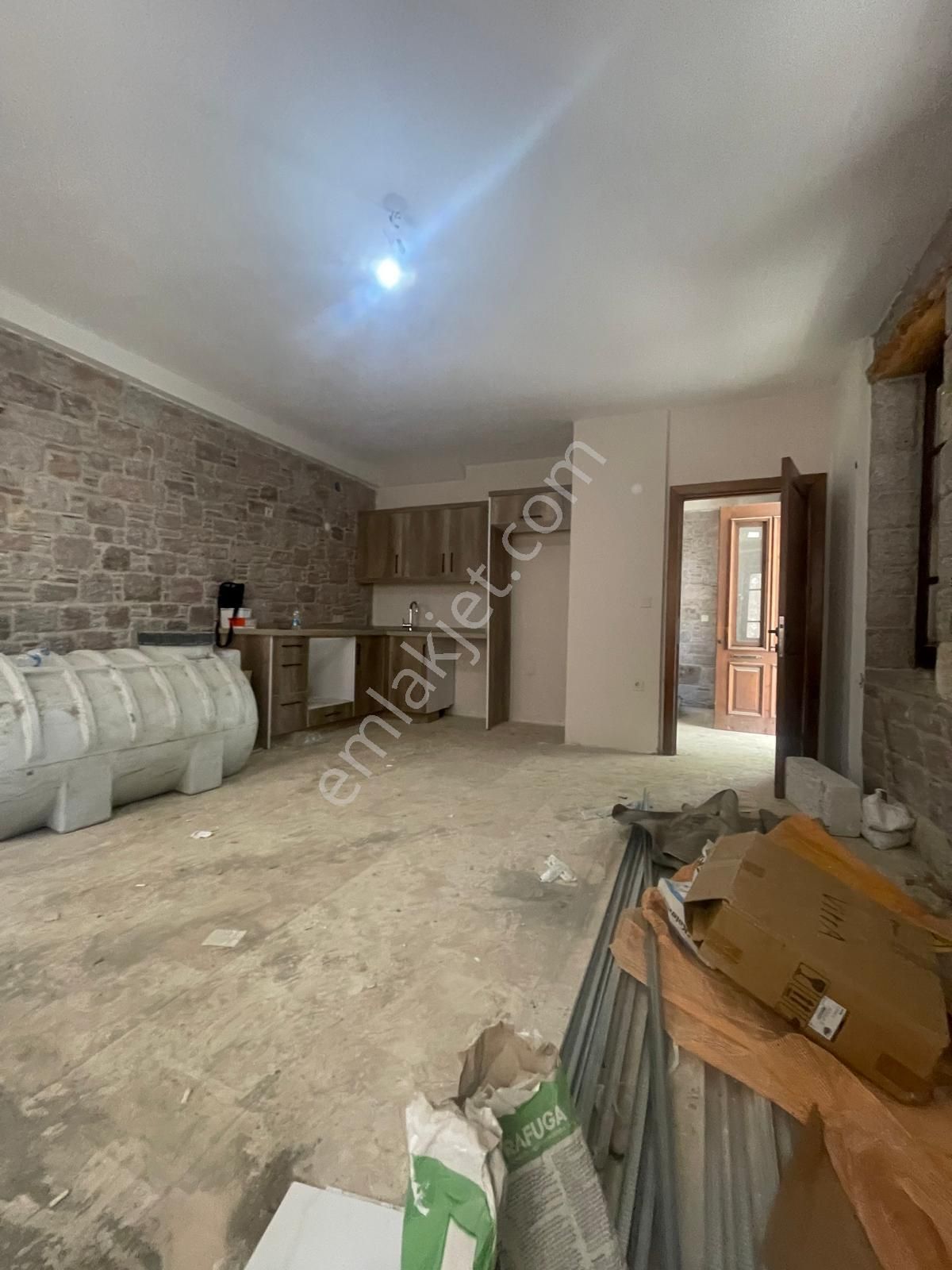 Ayvada'dan Ayvalık Merkez'de Avlulu 2 Katlı 2+1 Taş Rum Evi - Görsel 12