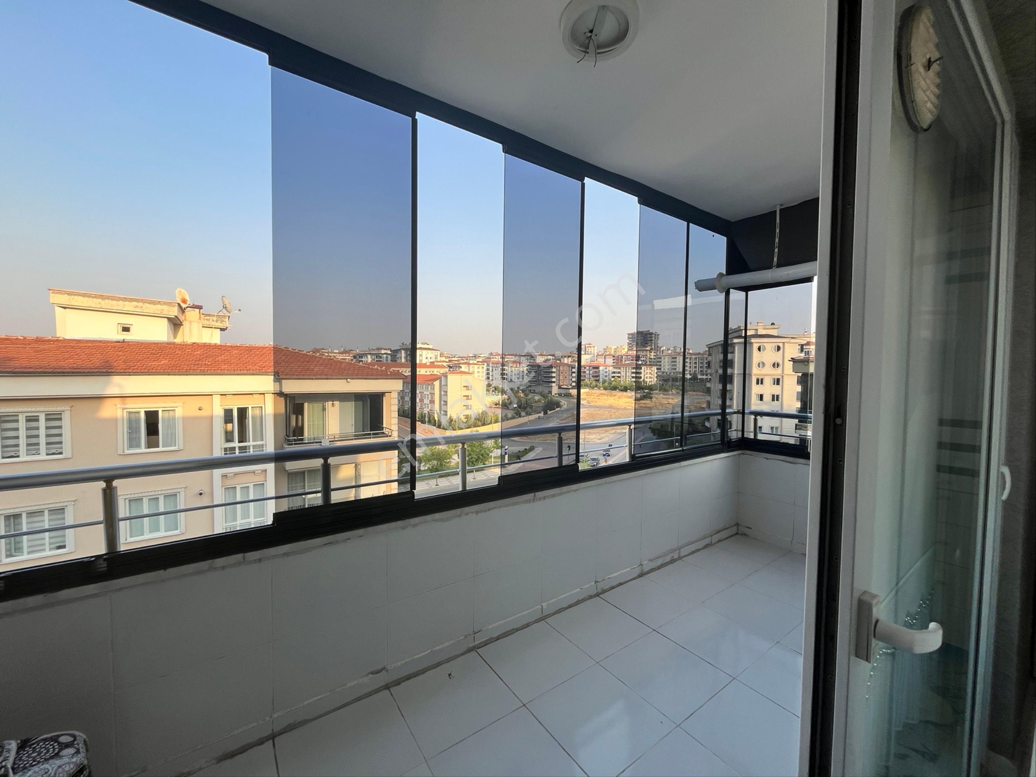 Çözüm Emlak'tan Satılık 3+1 Garajlı Daire