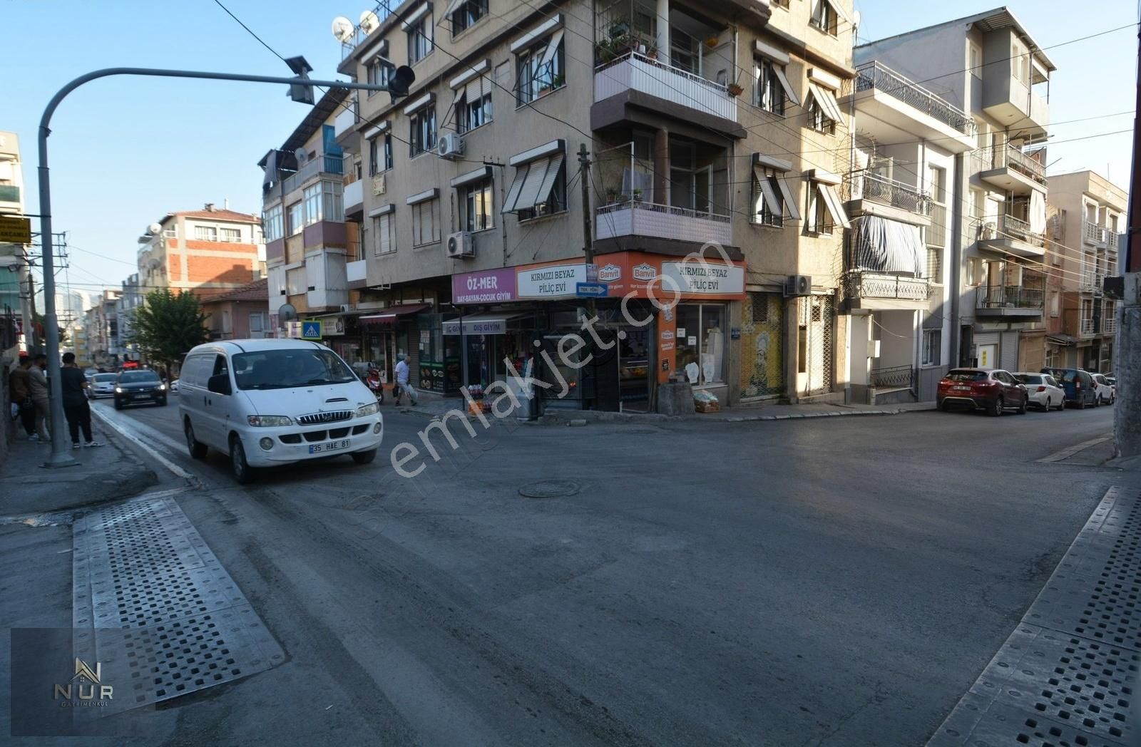 Bayraklı Merkez Cd. Üzeri 115 M2 Kiralık Dükkan