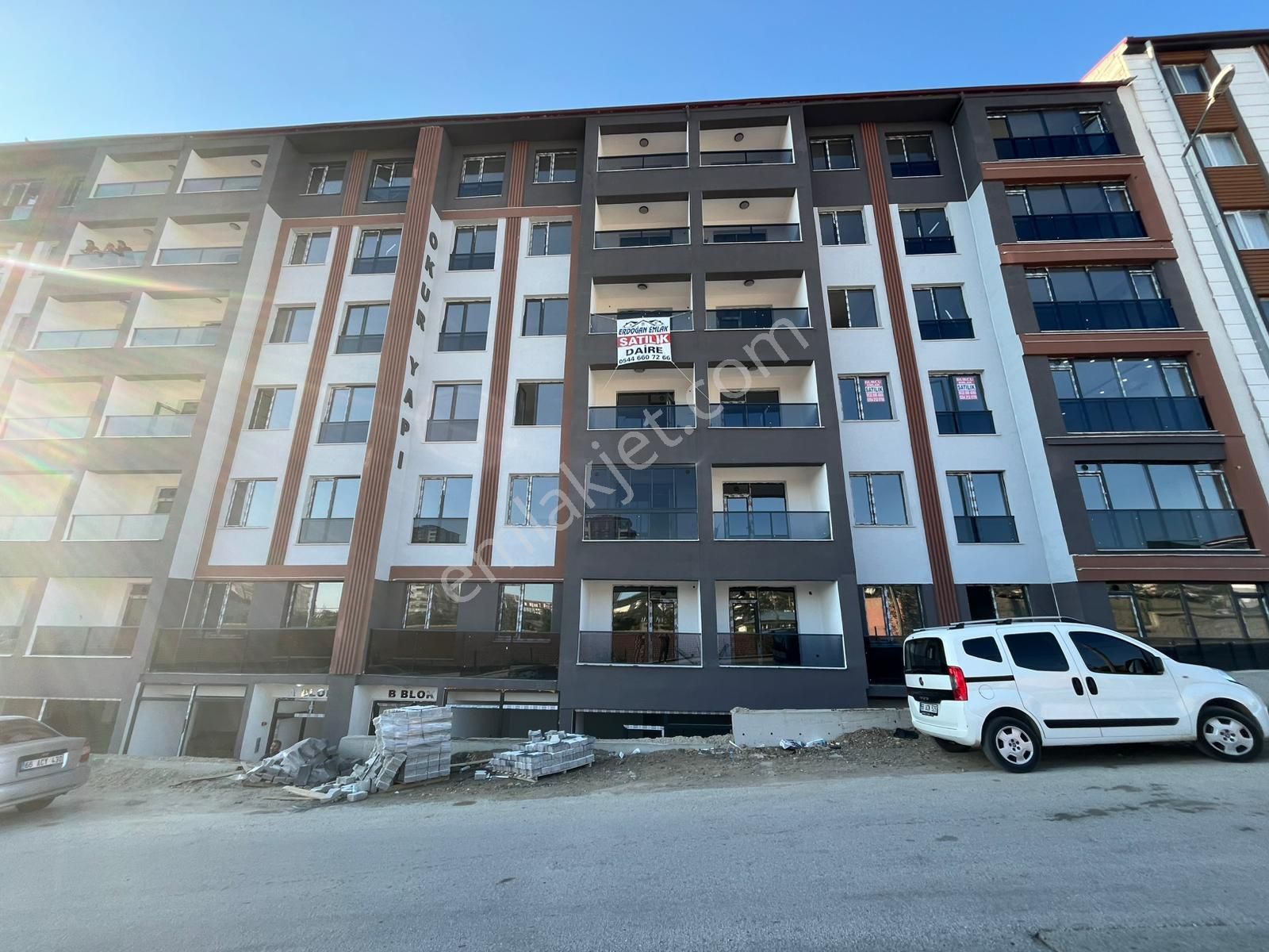 Burcu Emlaktan Merkezde 2+1 Sıfır Daire Güney Cepheli